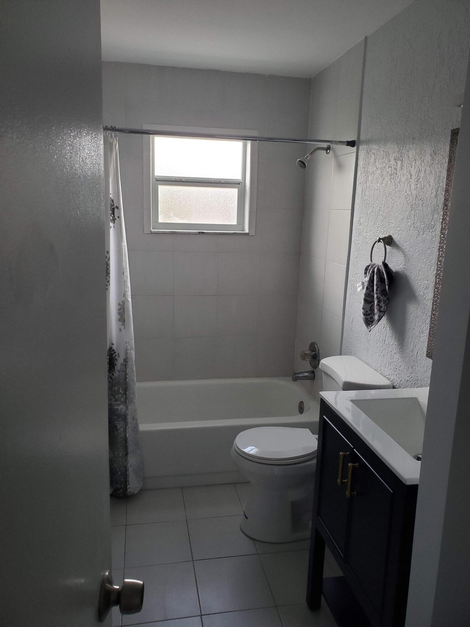 BOCA VISTA - Residential Lease