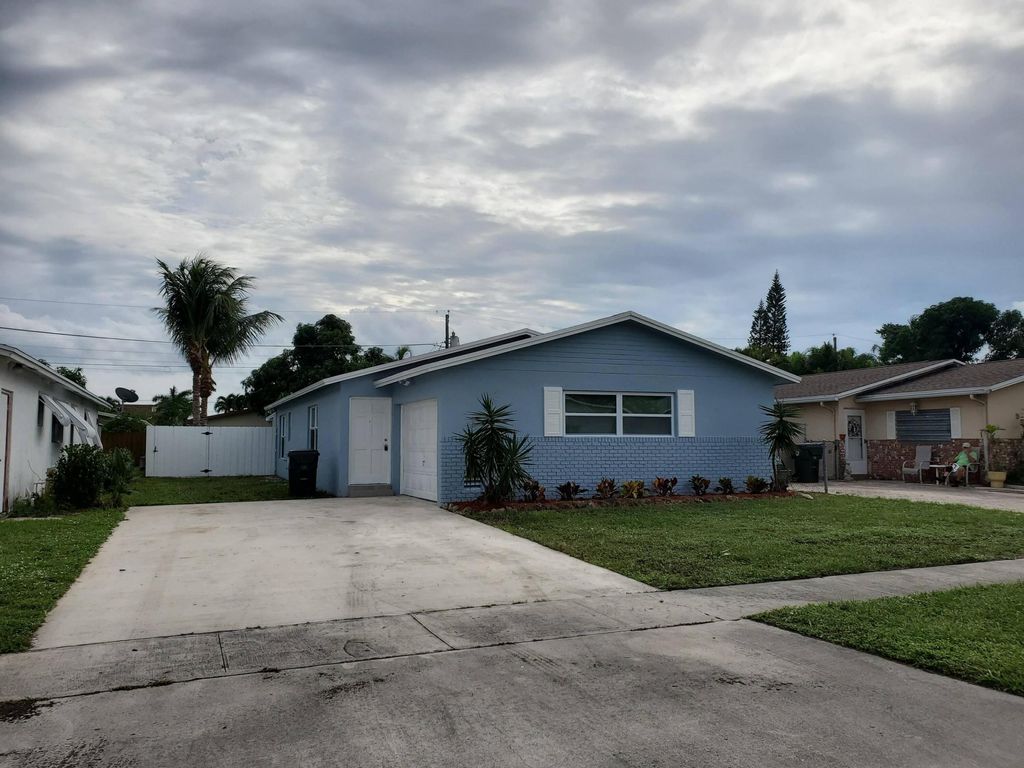 Photo of 516 NW 53rd Street, Boca Raton, FL 33487 (MLS # B26027904)