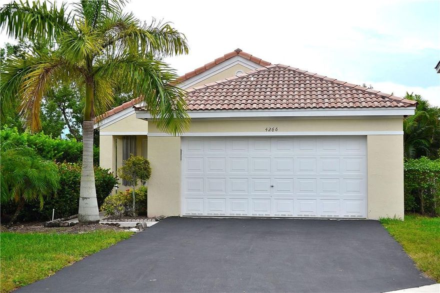 Approved short sale under market value ready to close asap. Great location and schools with this lakefront 3/2 Cul-De-Sac home in the desirable Ridges. Interior features vaulted ceilings, neutral tile though out and stainless appliances. Community amenities include clubhouse, pool, gym and​​‌​​​​‌​‌​​​‌‌​​​‌‌‌​​‌​​‌‌​​​​ more!