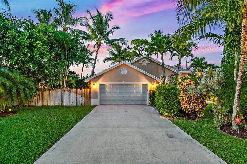 Photo of 6021 Foster Street St, Jupiter, FL 33458 (MLS # R10823250)