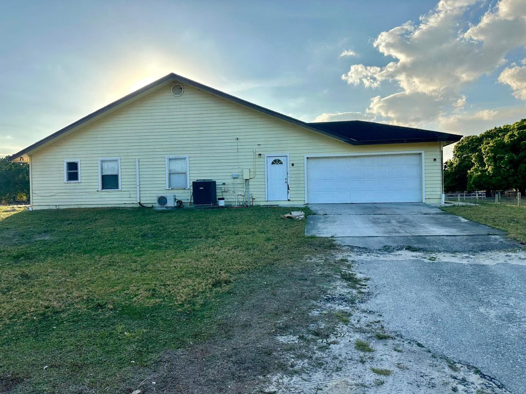 Photo of 40419182 Capet Creek Court, Loxahatchee, FL 33470 (MLS # R11166025)