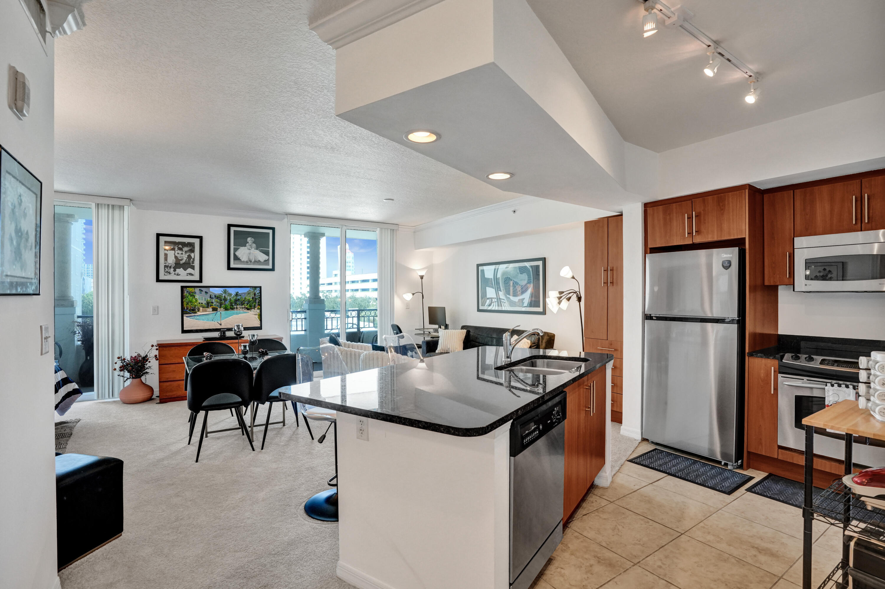 PRADO CONDO - Residential