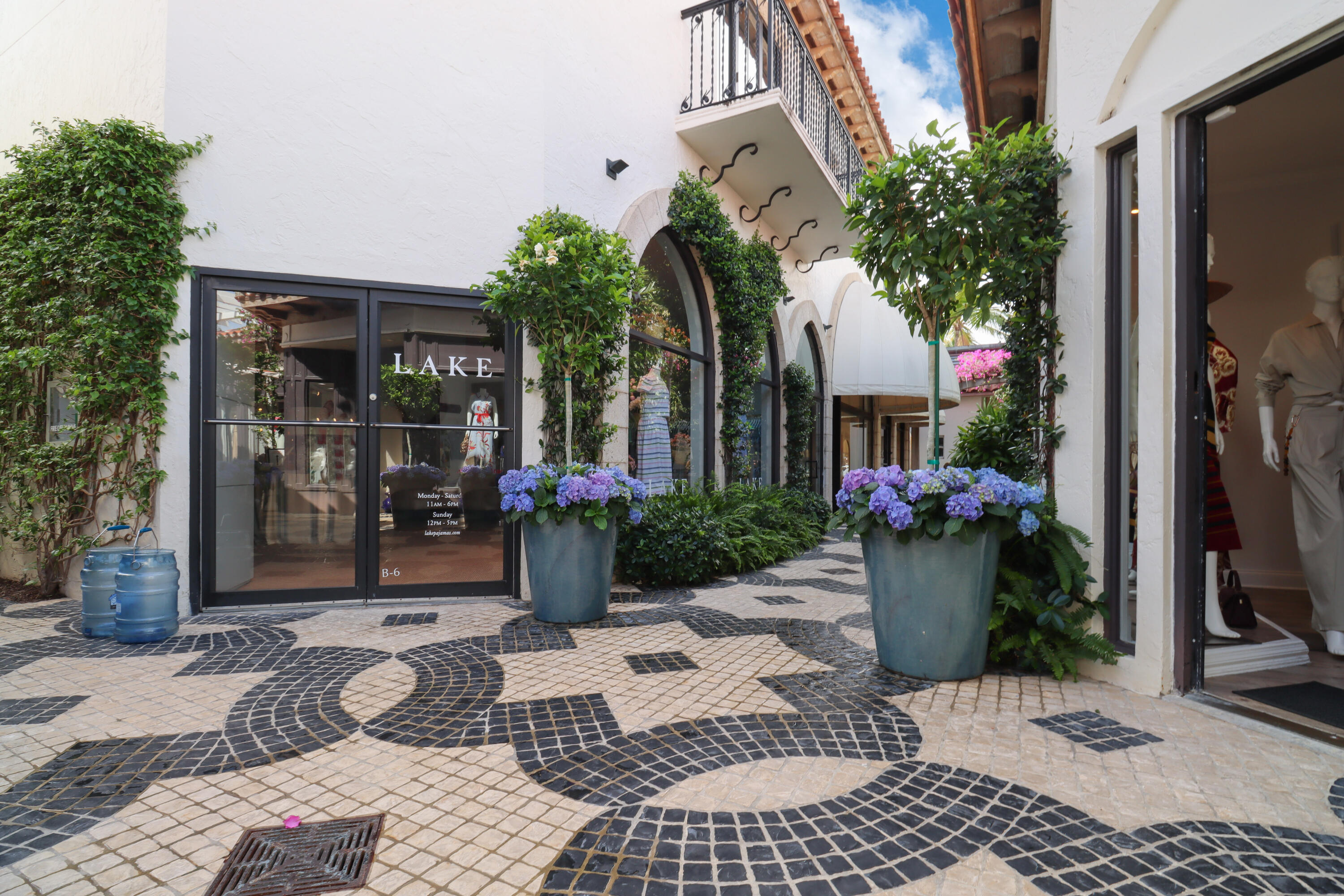 PRADO CONDO - Residential