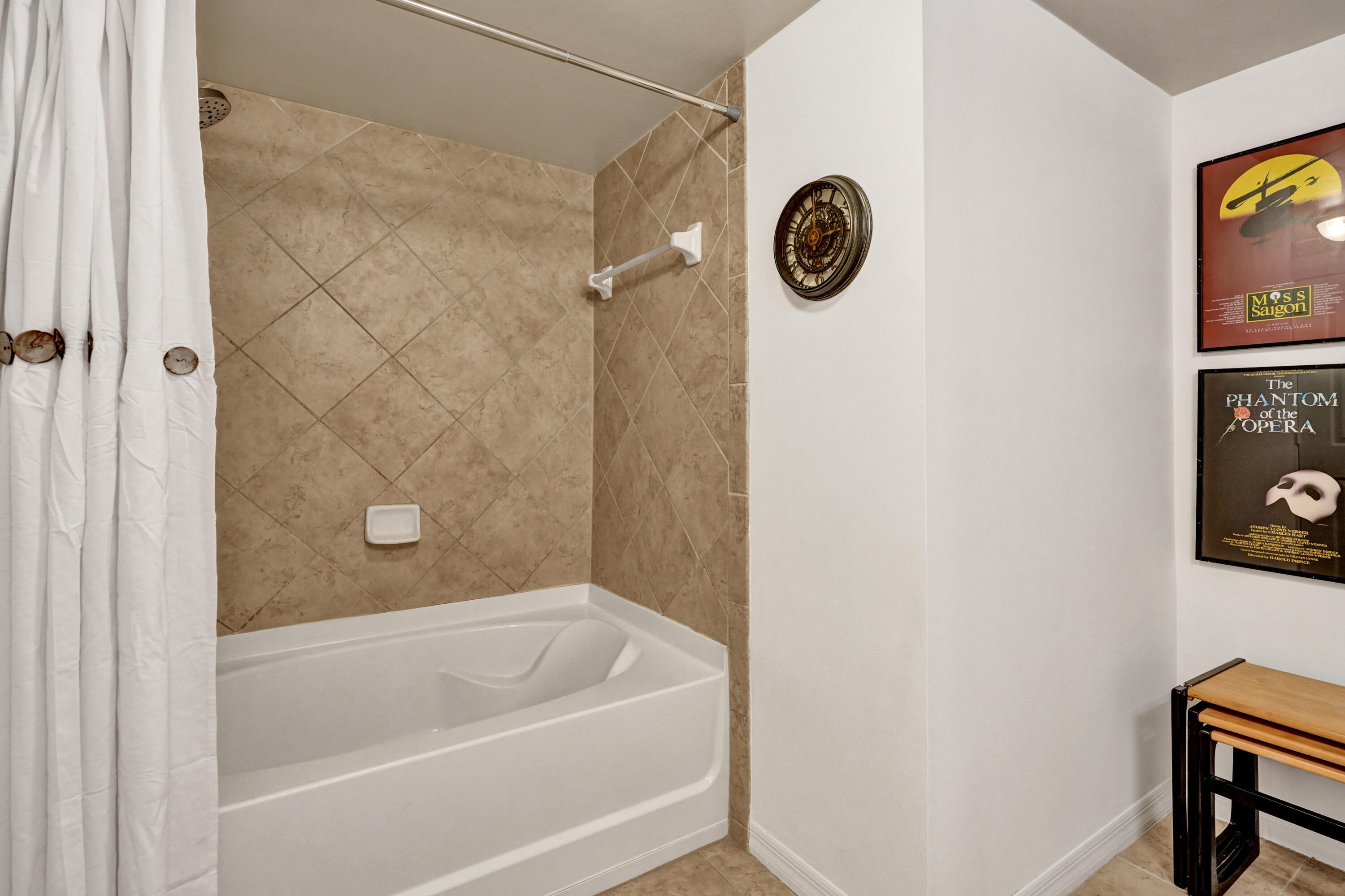 PRADO CONDO - Residential