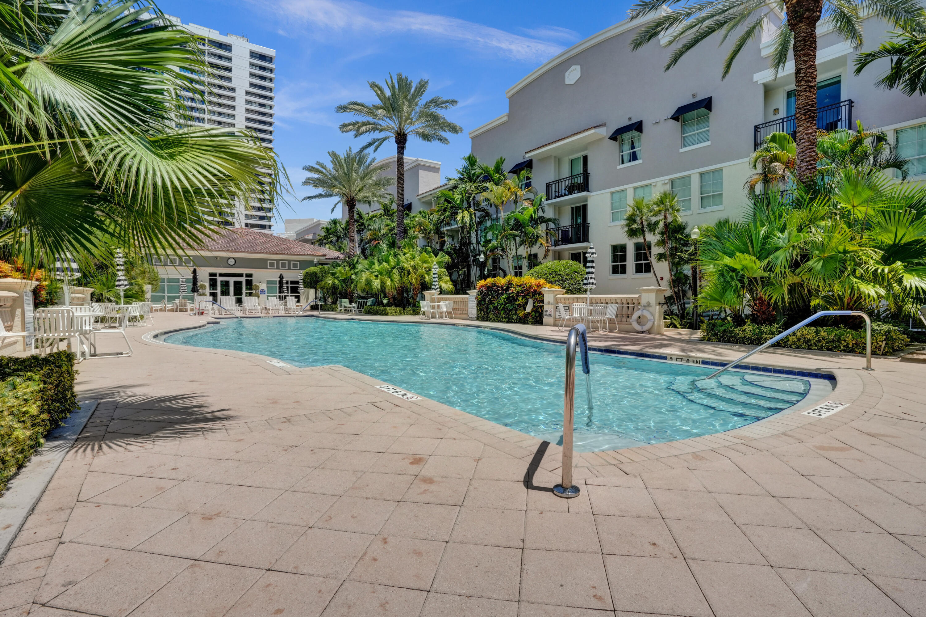 PRADO CONDO - Residential