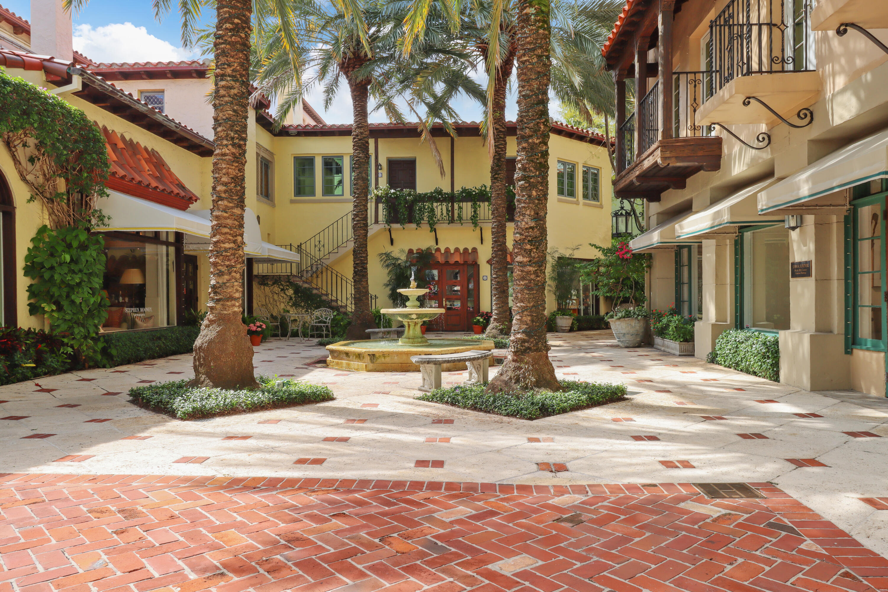 PRADO CONDO - Residential