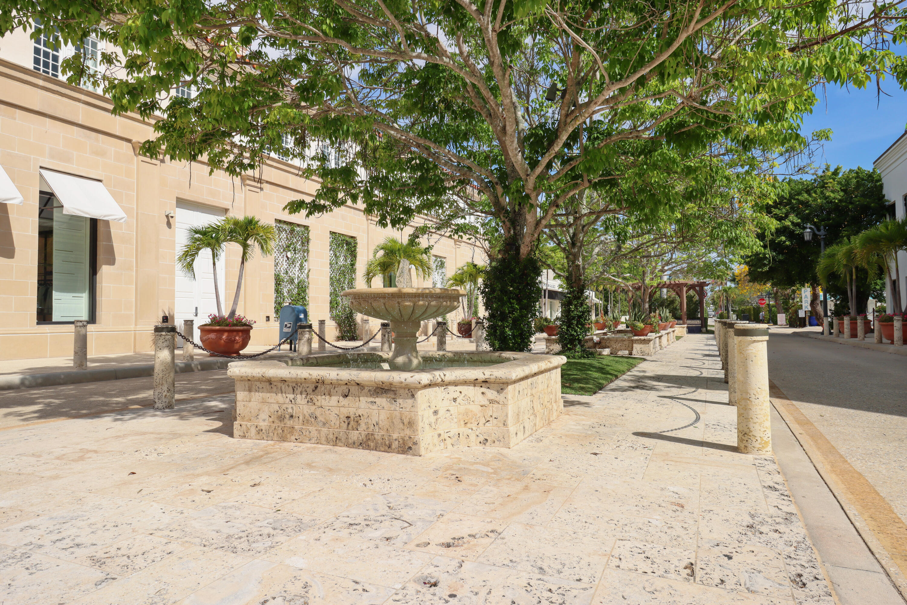 PRADO CONDO - Residential