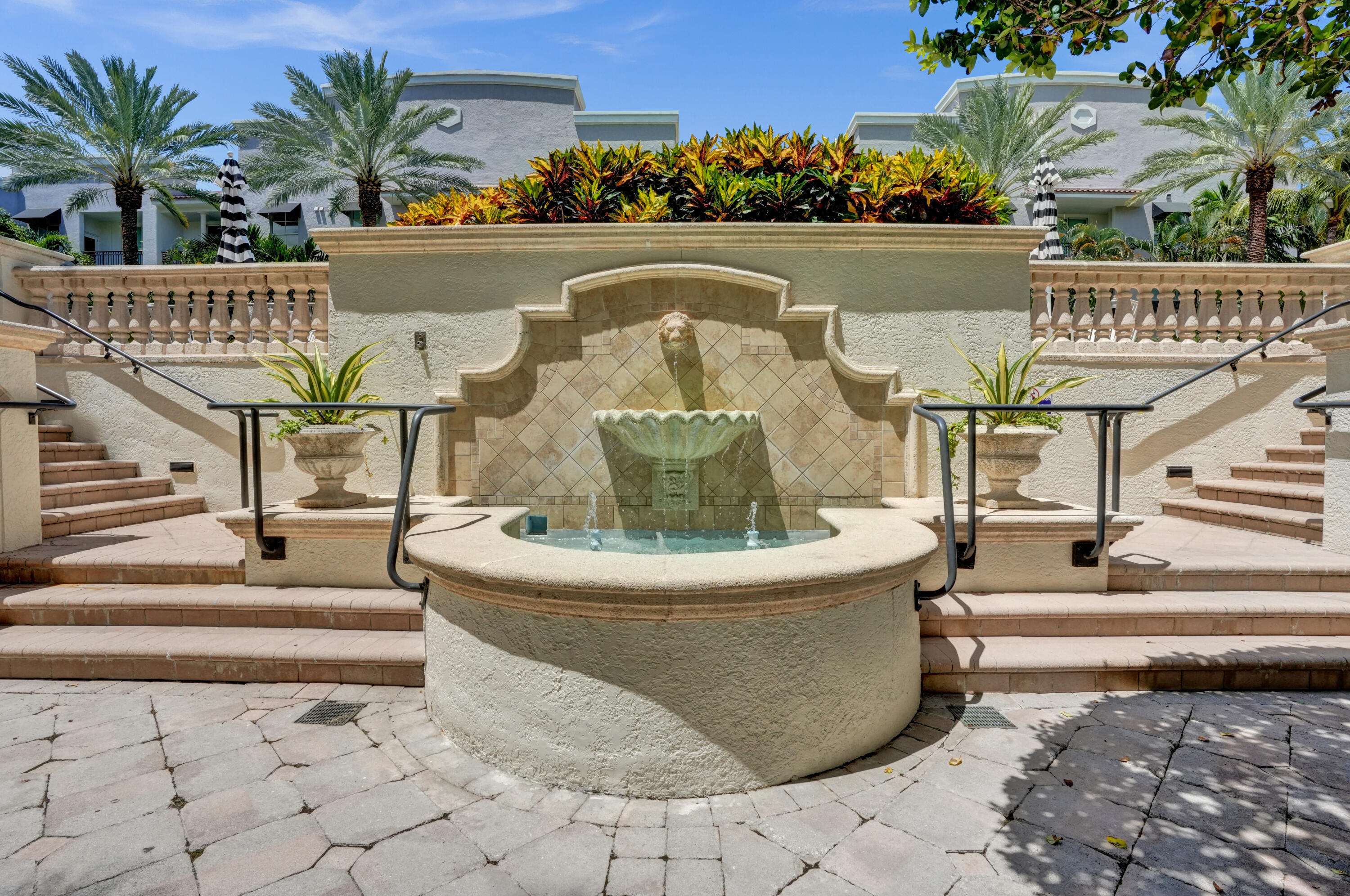 PRADO CONDO - Residential