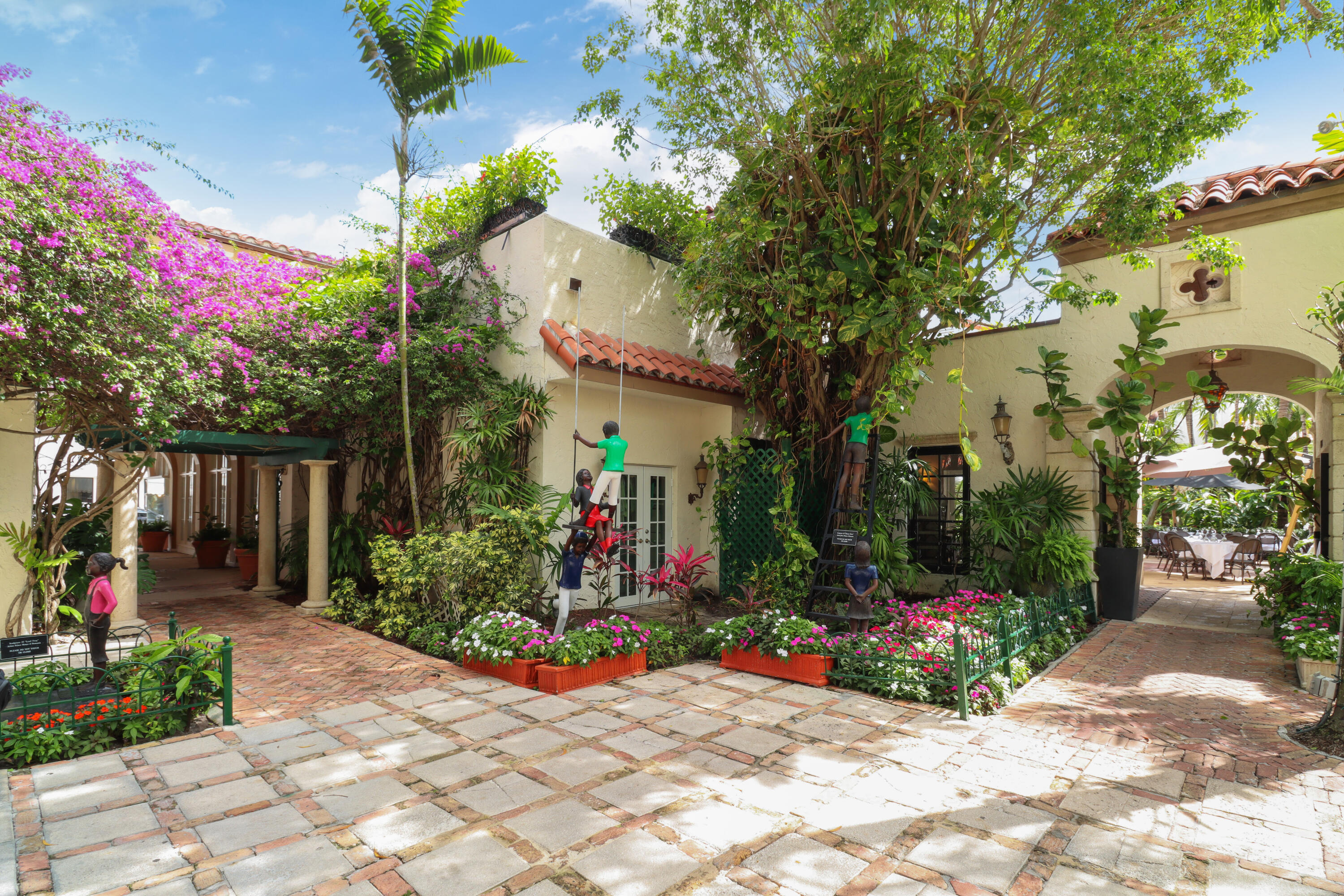 PRADO CONDO - Residential