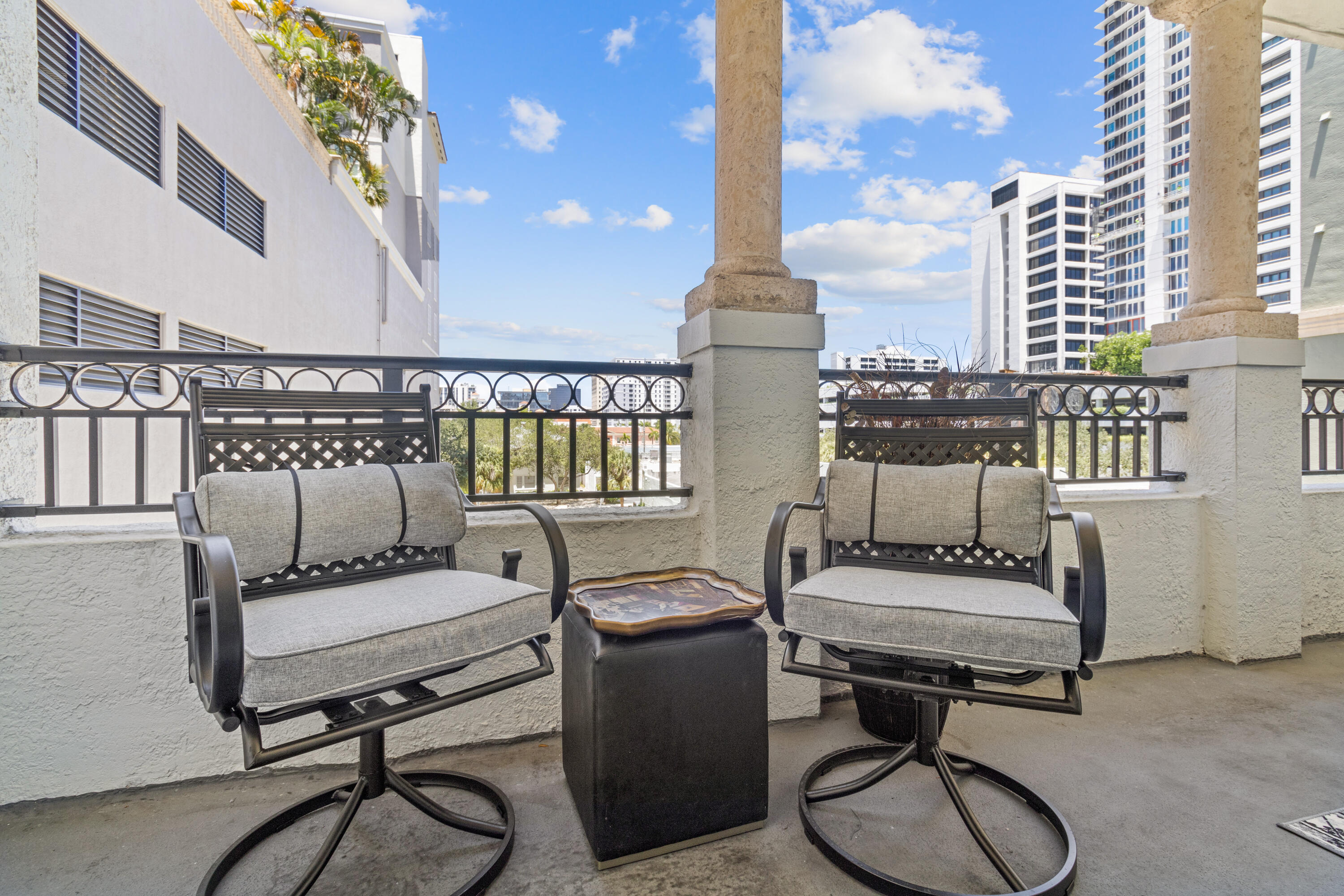 PRADO CONDO - Residential