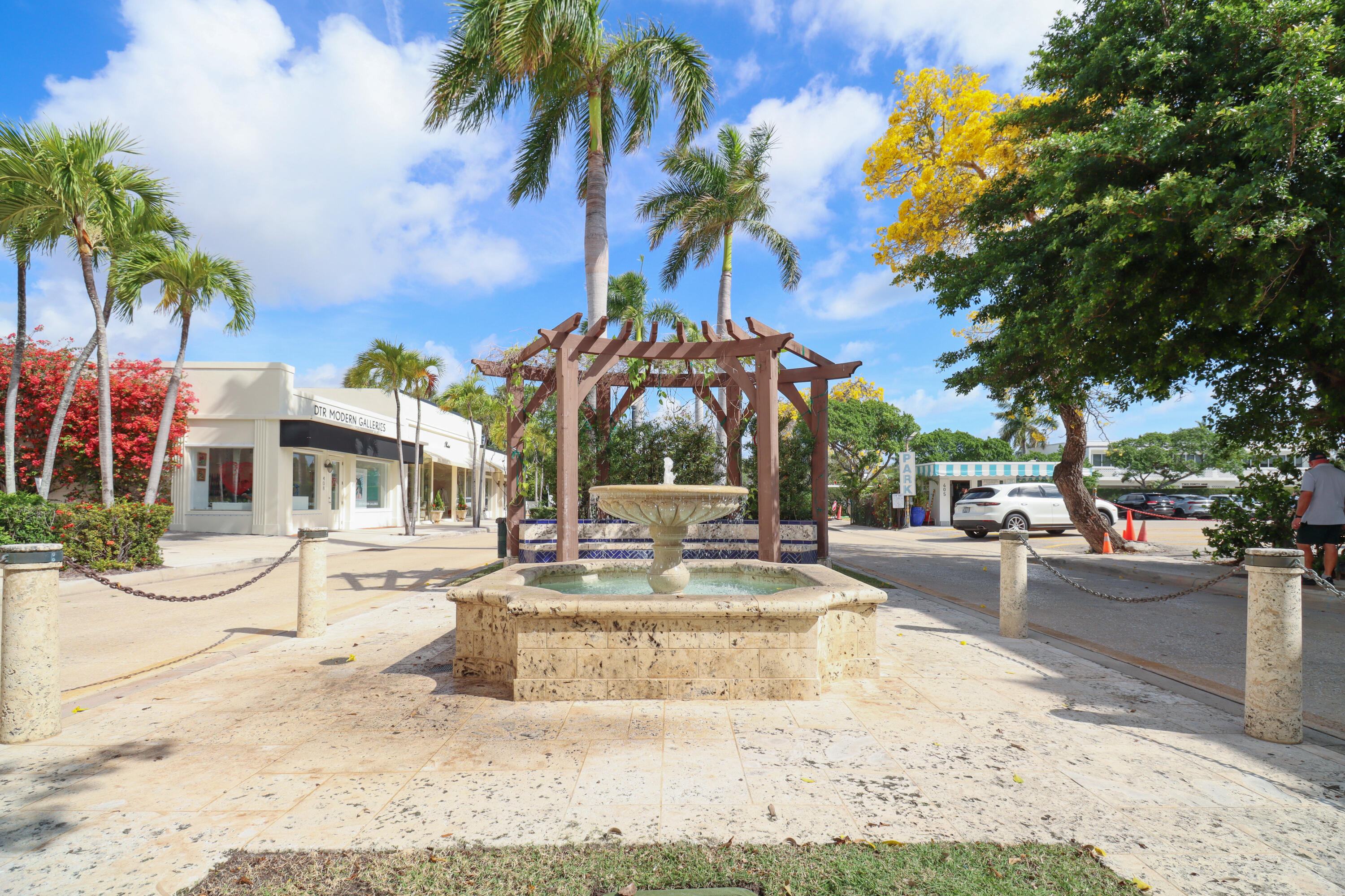 PRADO CONDO - Residential