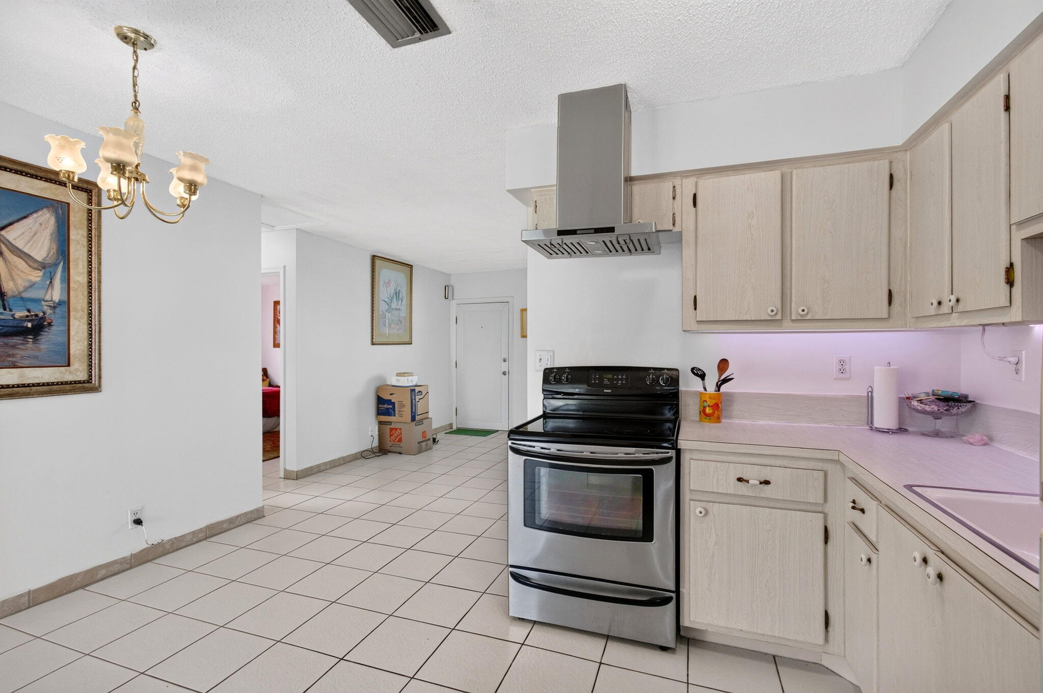 2703 Peer Lane