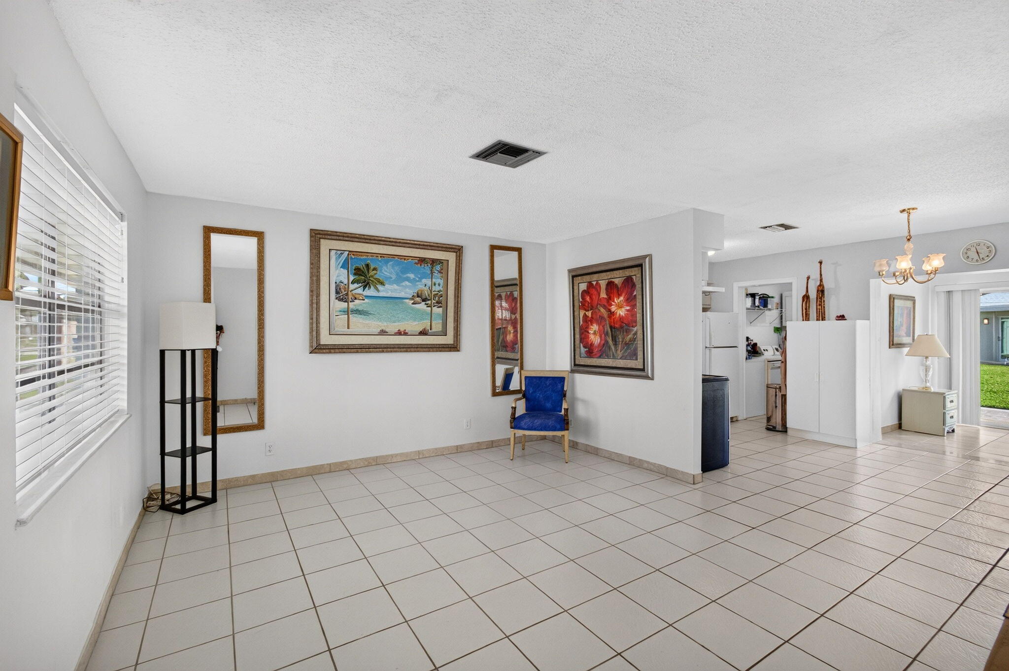 2703 Peer Lane