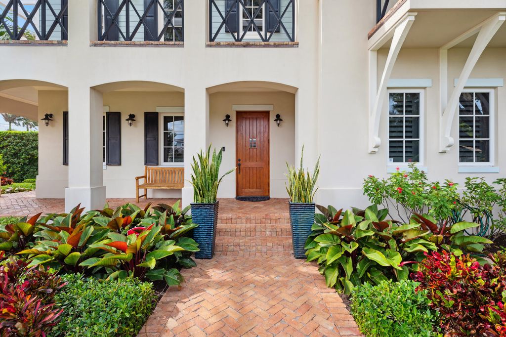 Photo of 302 Palm Trail, Delray Beach, FL 33483 (MLS # R10967989)