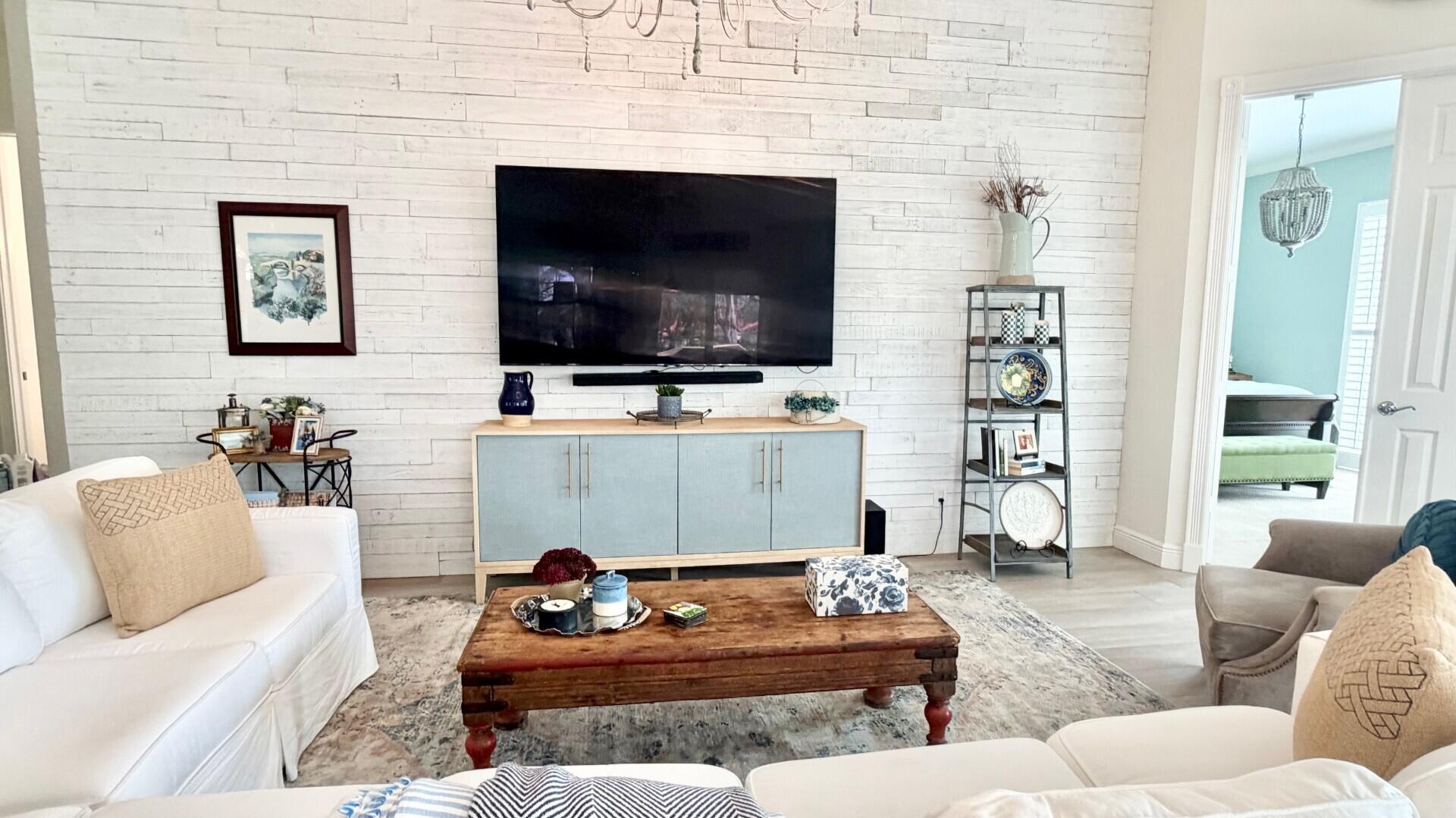 RIVERWALK 4 - Residential