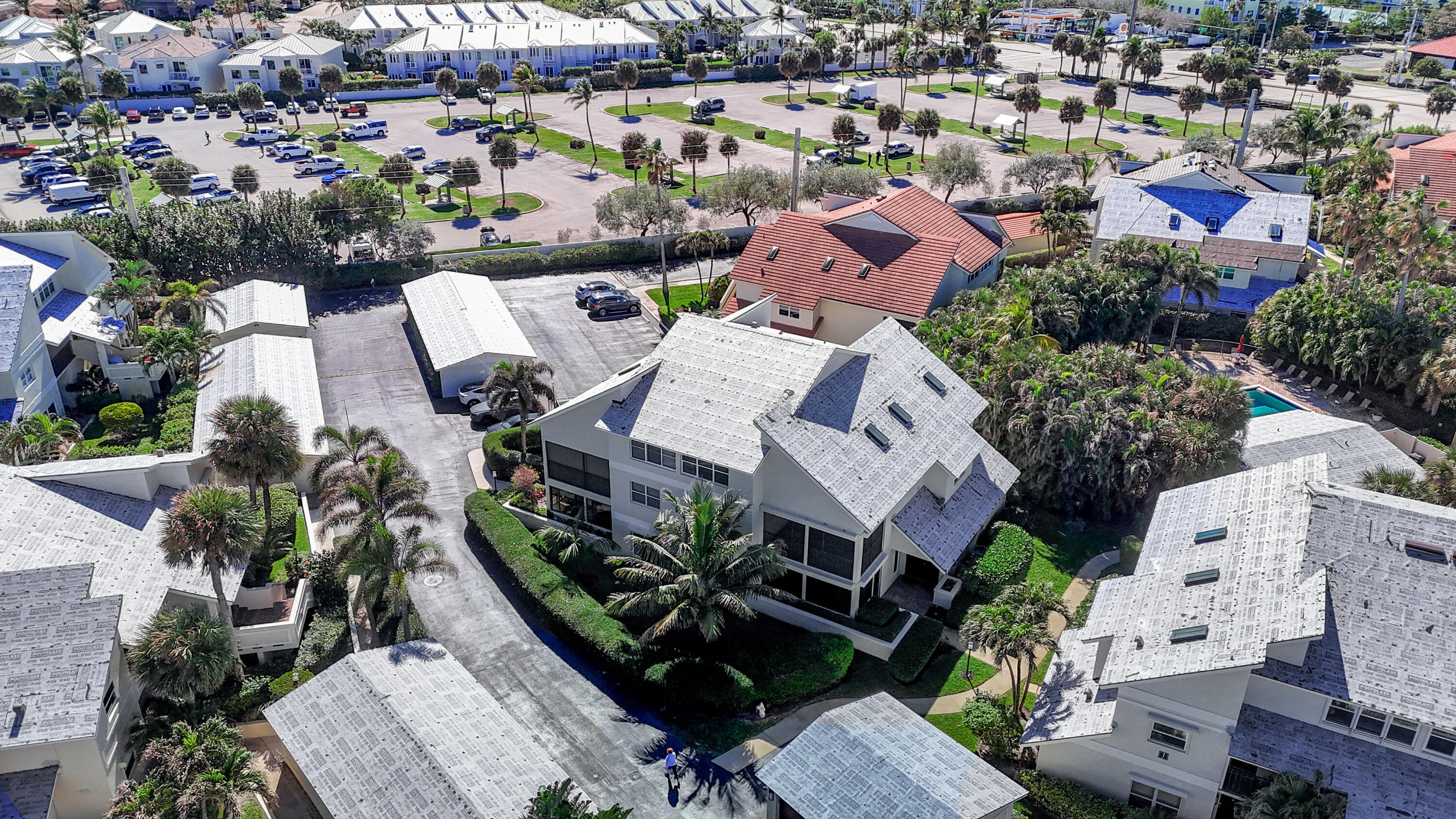 BEACHCOMBER CONDO - Residential Lease