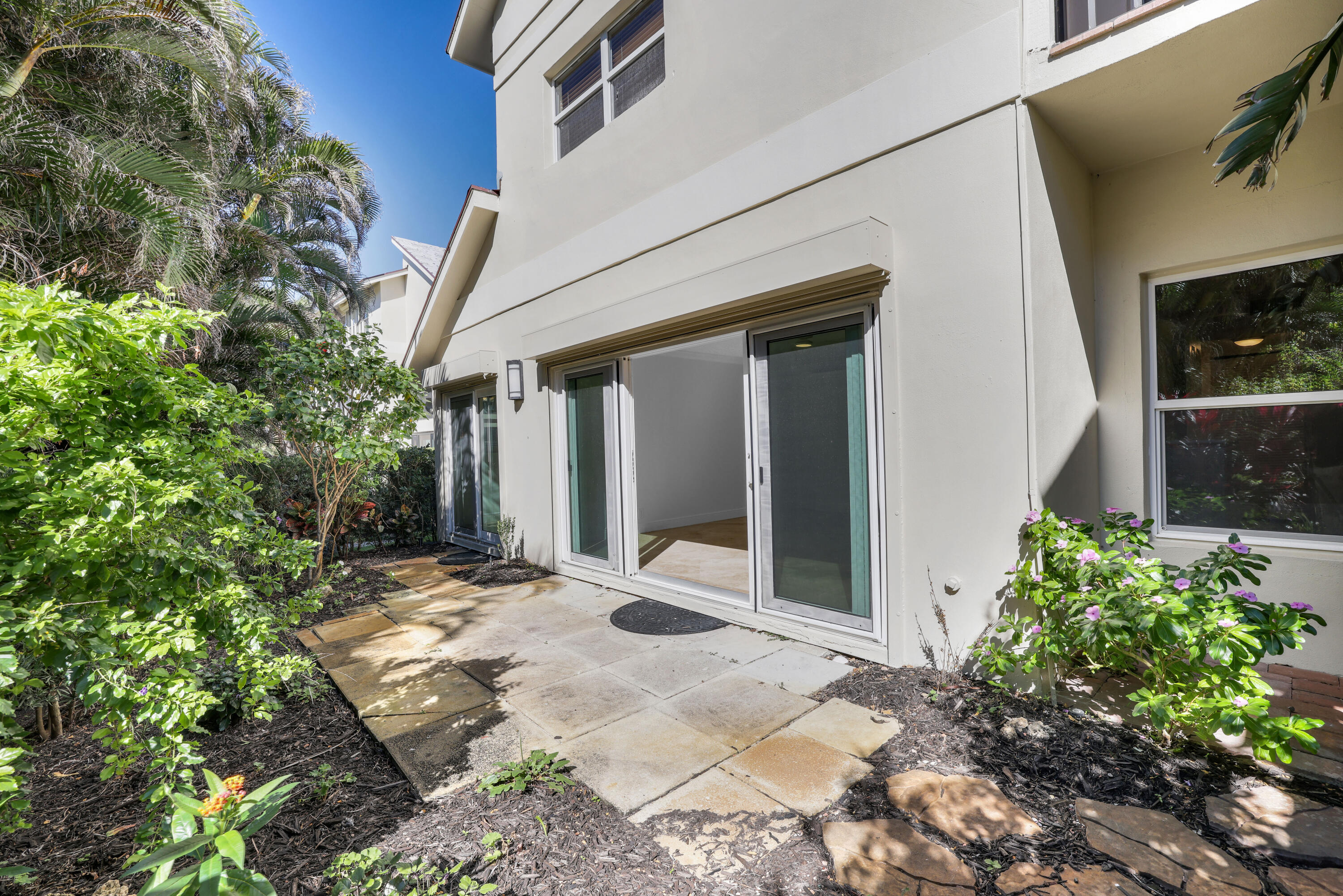 BEACHCOMBER CONDO - Residential Lease