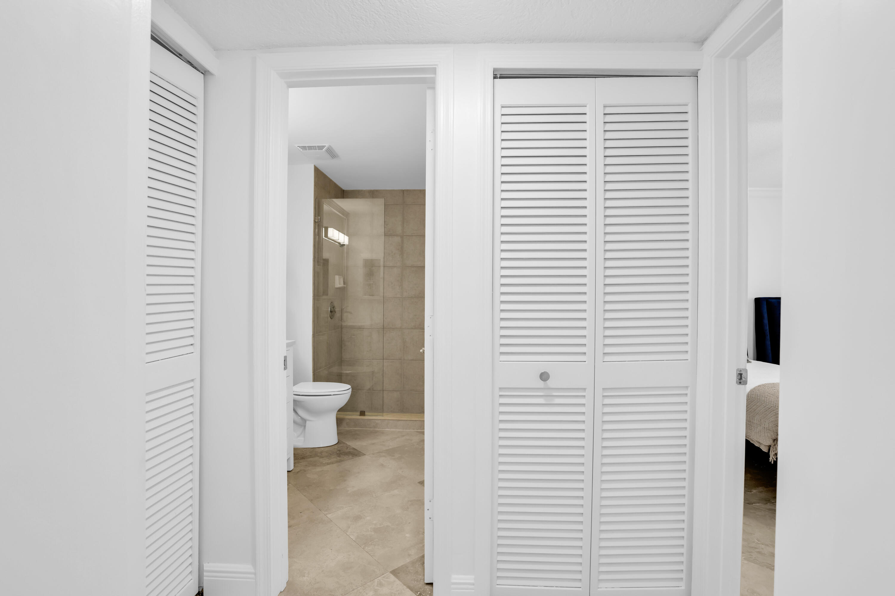 BEACHCOMBER CONDO - Residential Lease