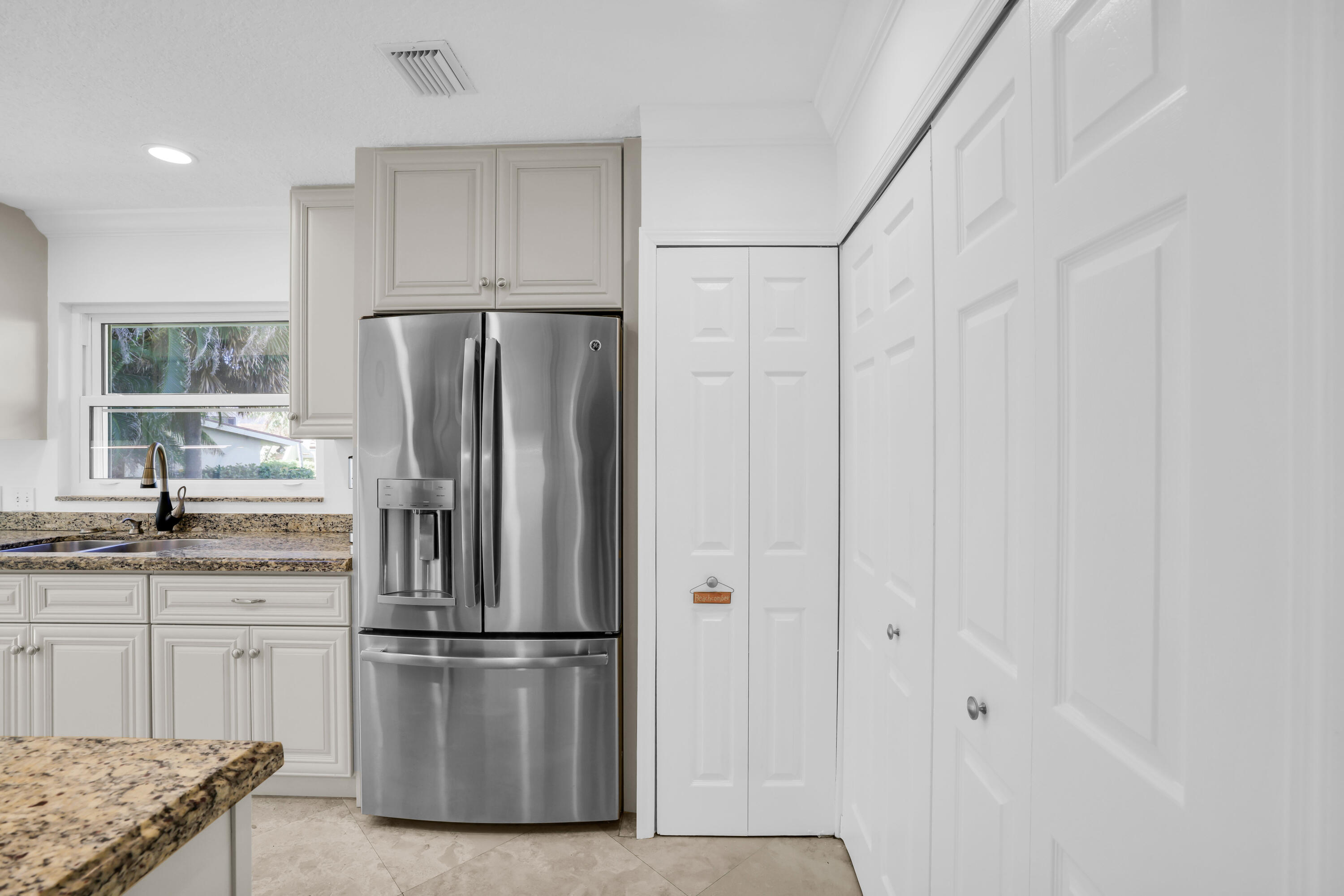 BEACHCOMBER CONDO - Residential Lease