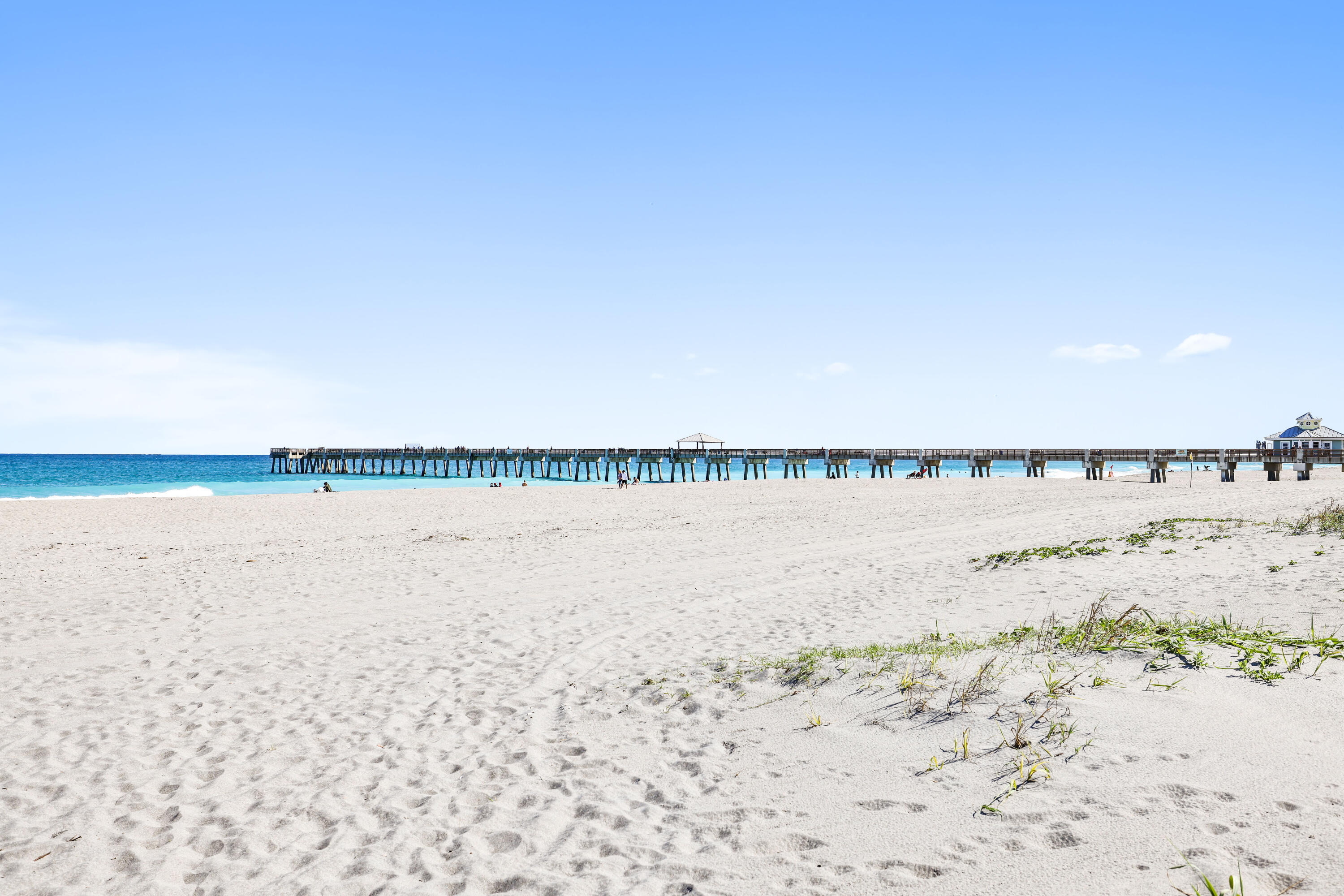 BEACHCOMBER CONDO - Residential Lease