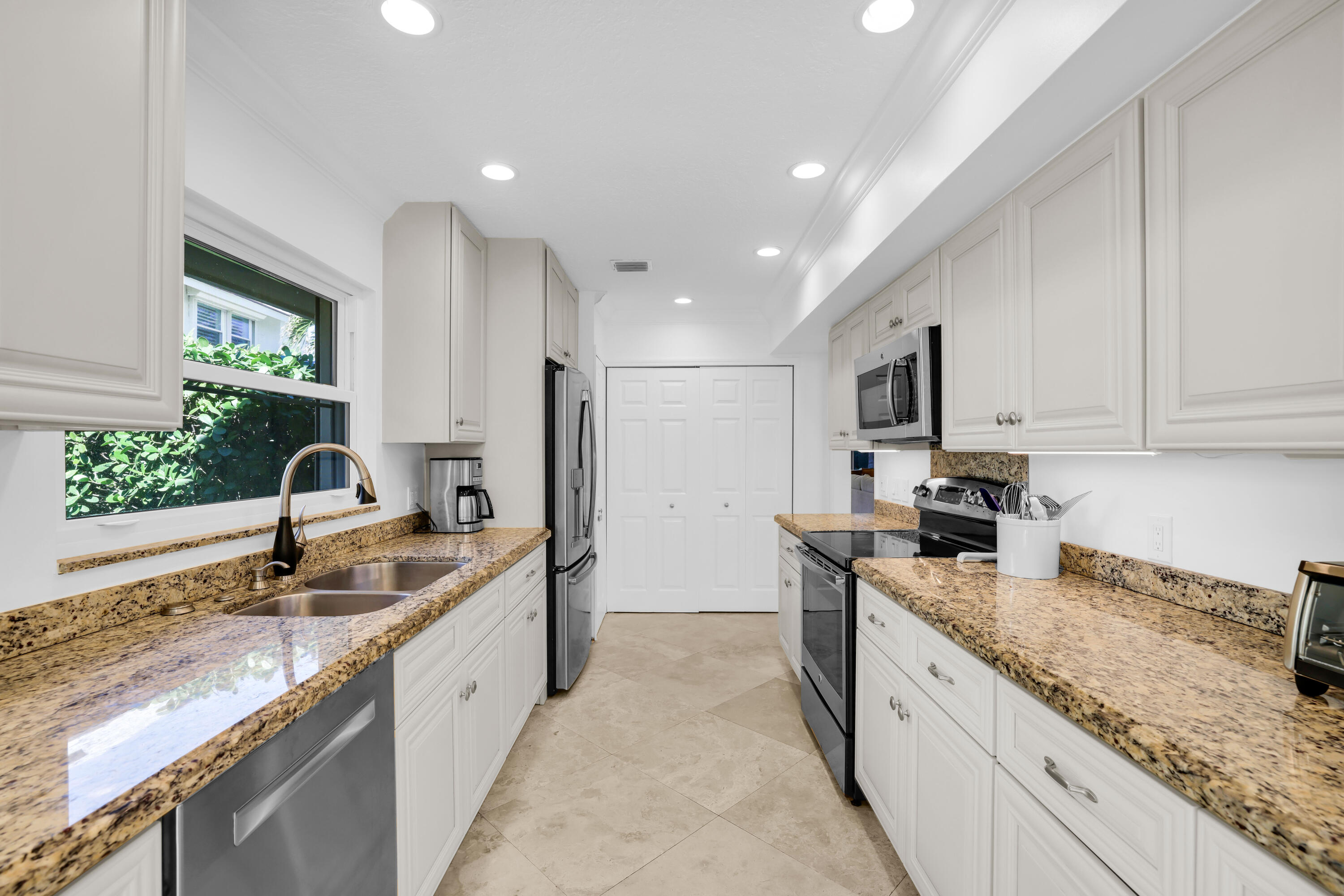 BEACHCOMBER CONDO - Residential Lease