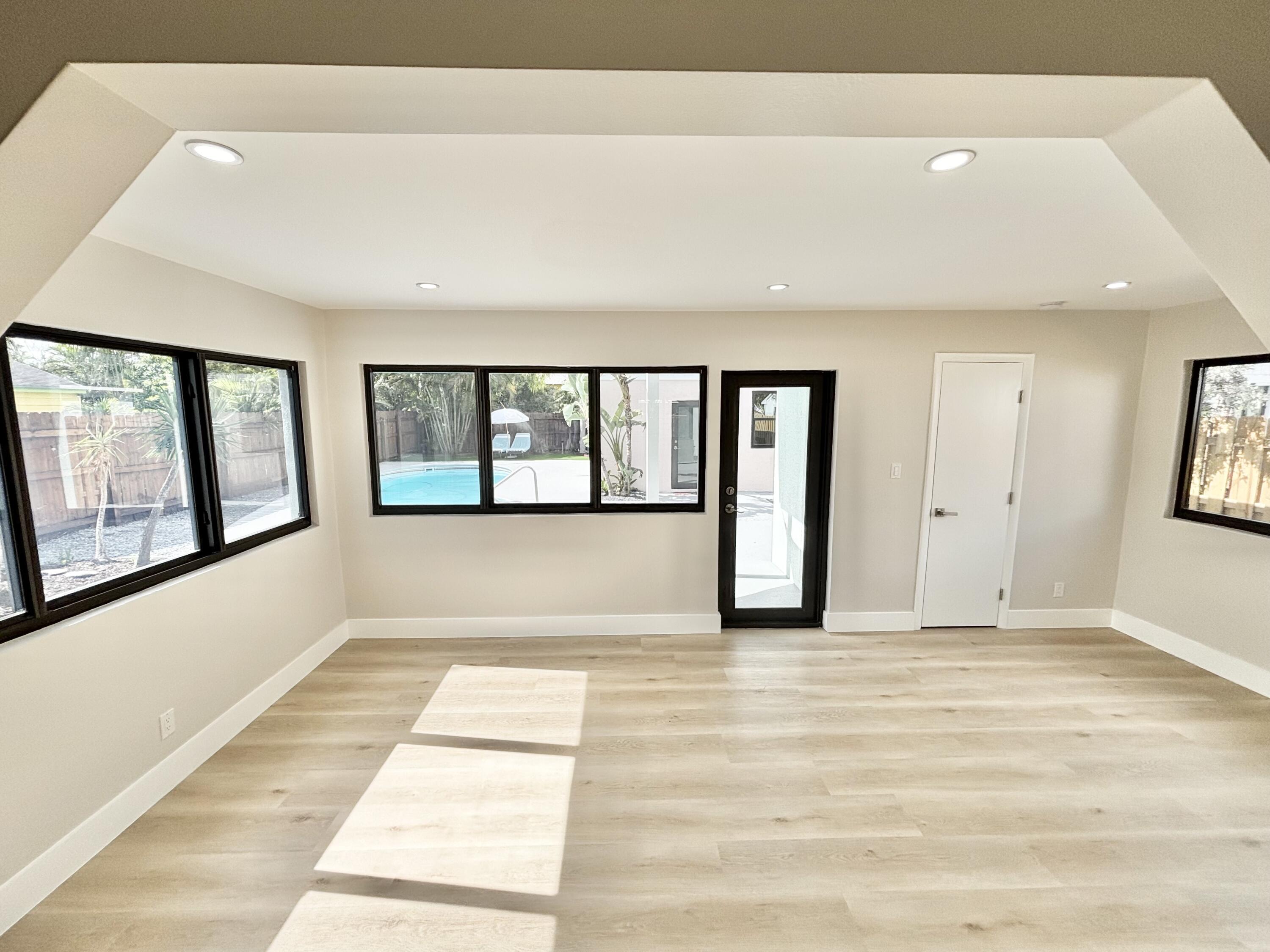 TOWN OF LAKE WORTH - Residential