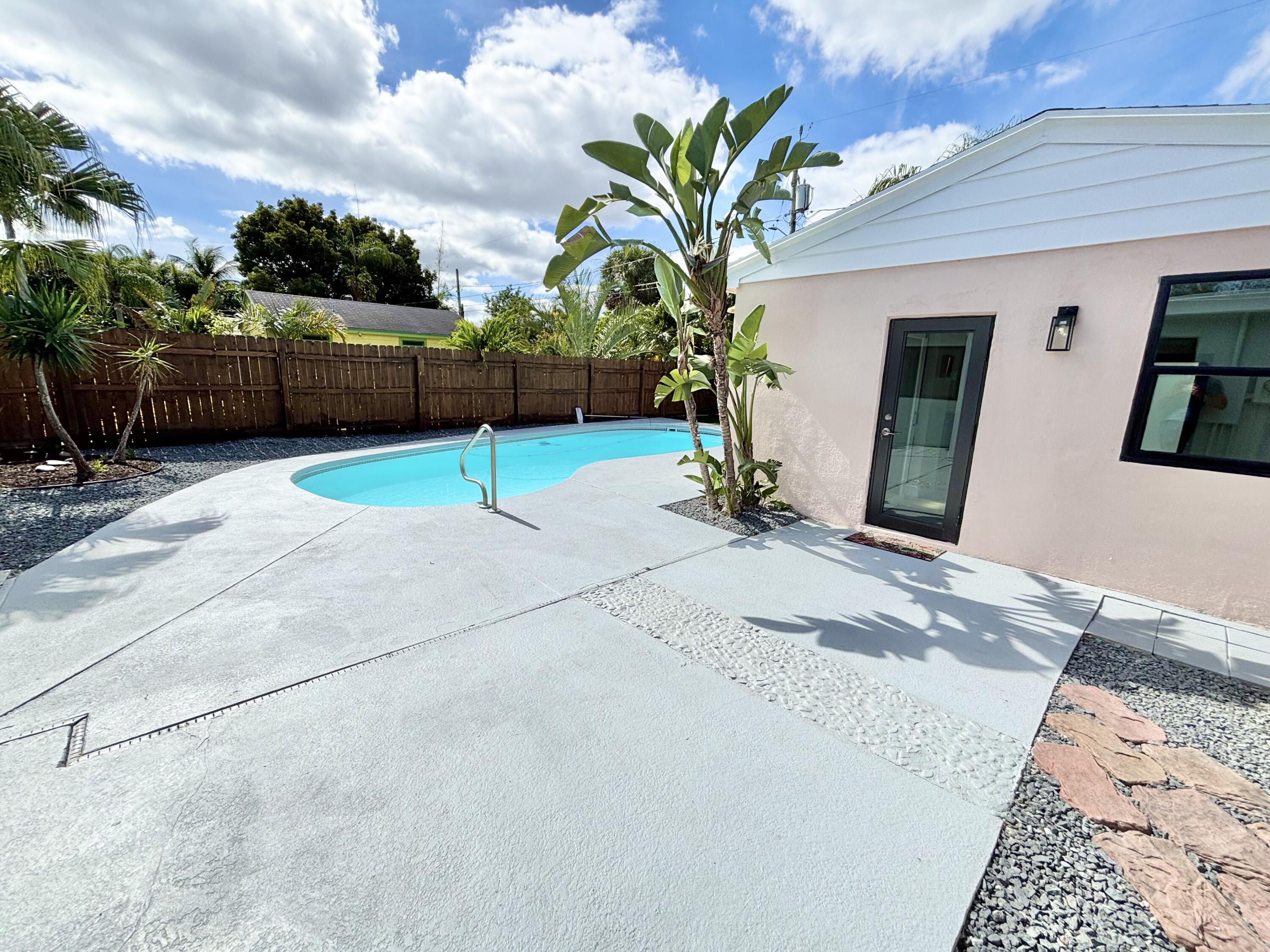 TOWN OF LAKE WORTH - Residential