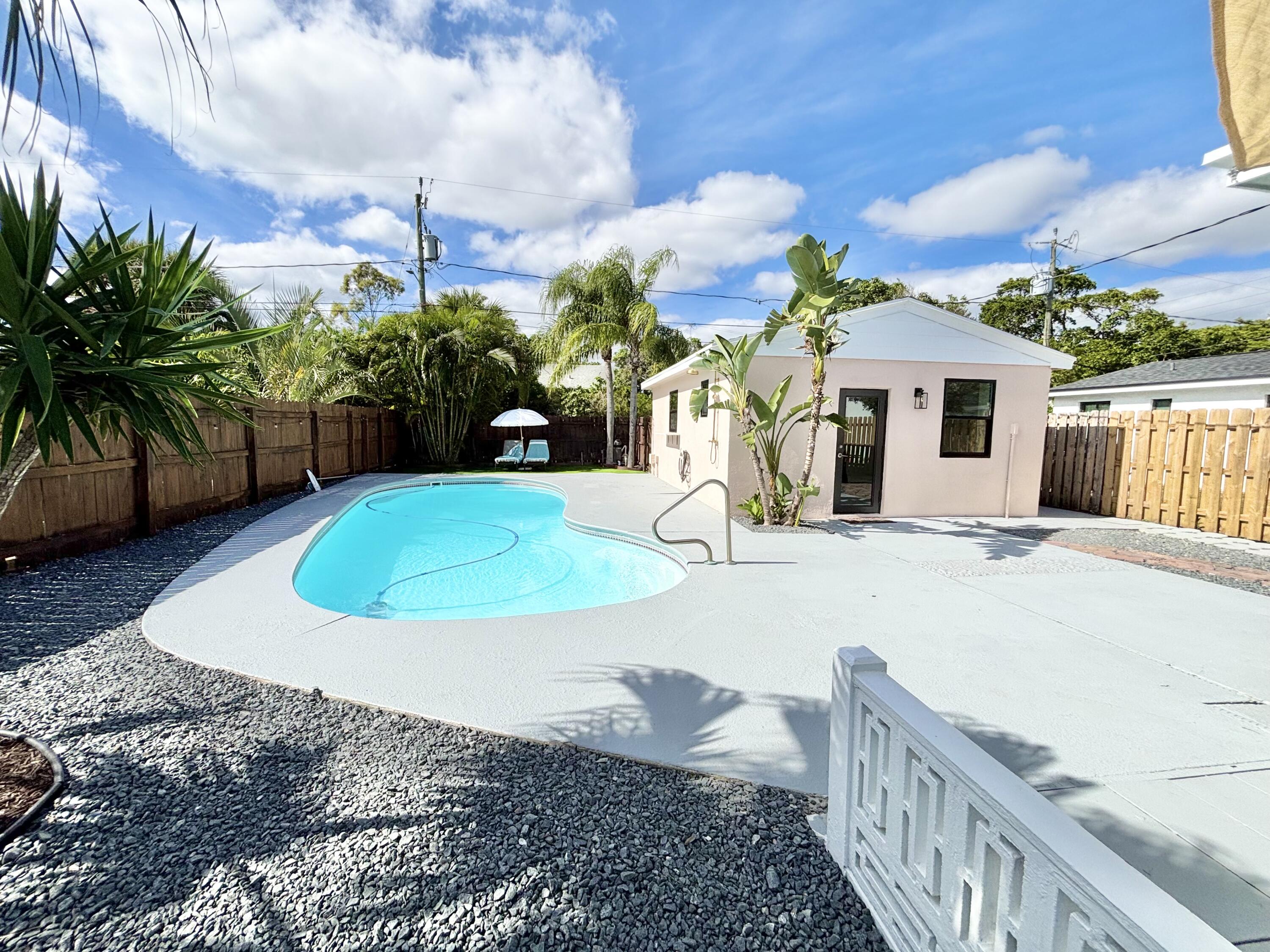 TOWN OF LAKE WORTH - Residential