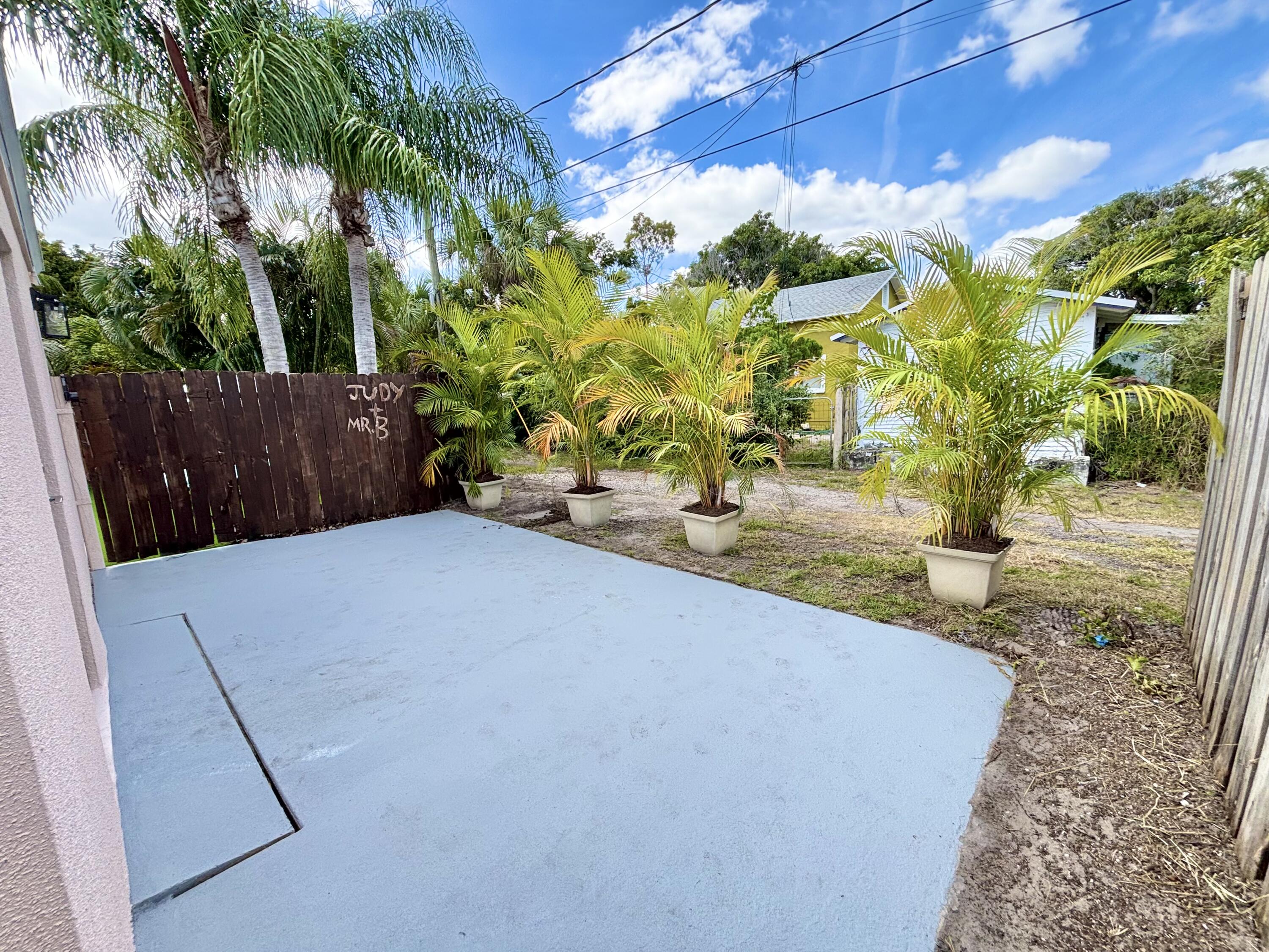 TOWN OF LAKE WORTH - Residential