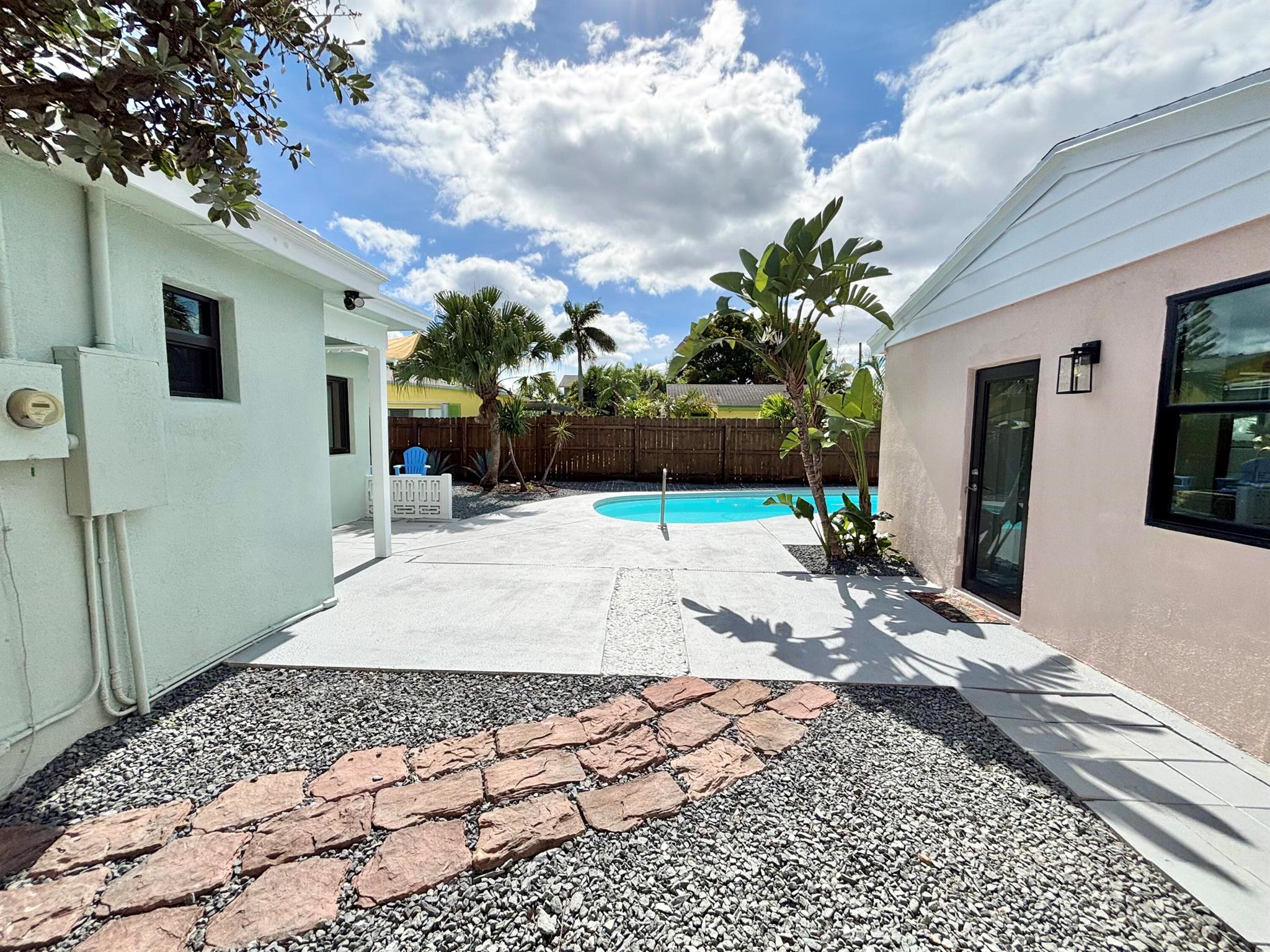 TOWN OF LAKE WORTH - Residential