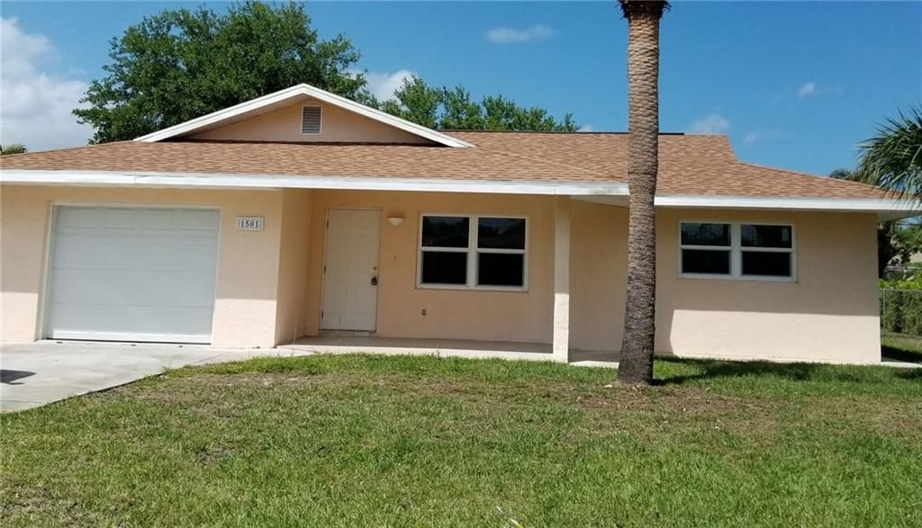 Photo of 1501 SE Minorca Ave, Port Saint Lucie, FL 34952 (MLS # F10329181)