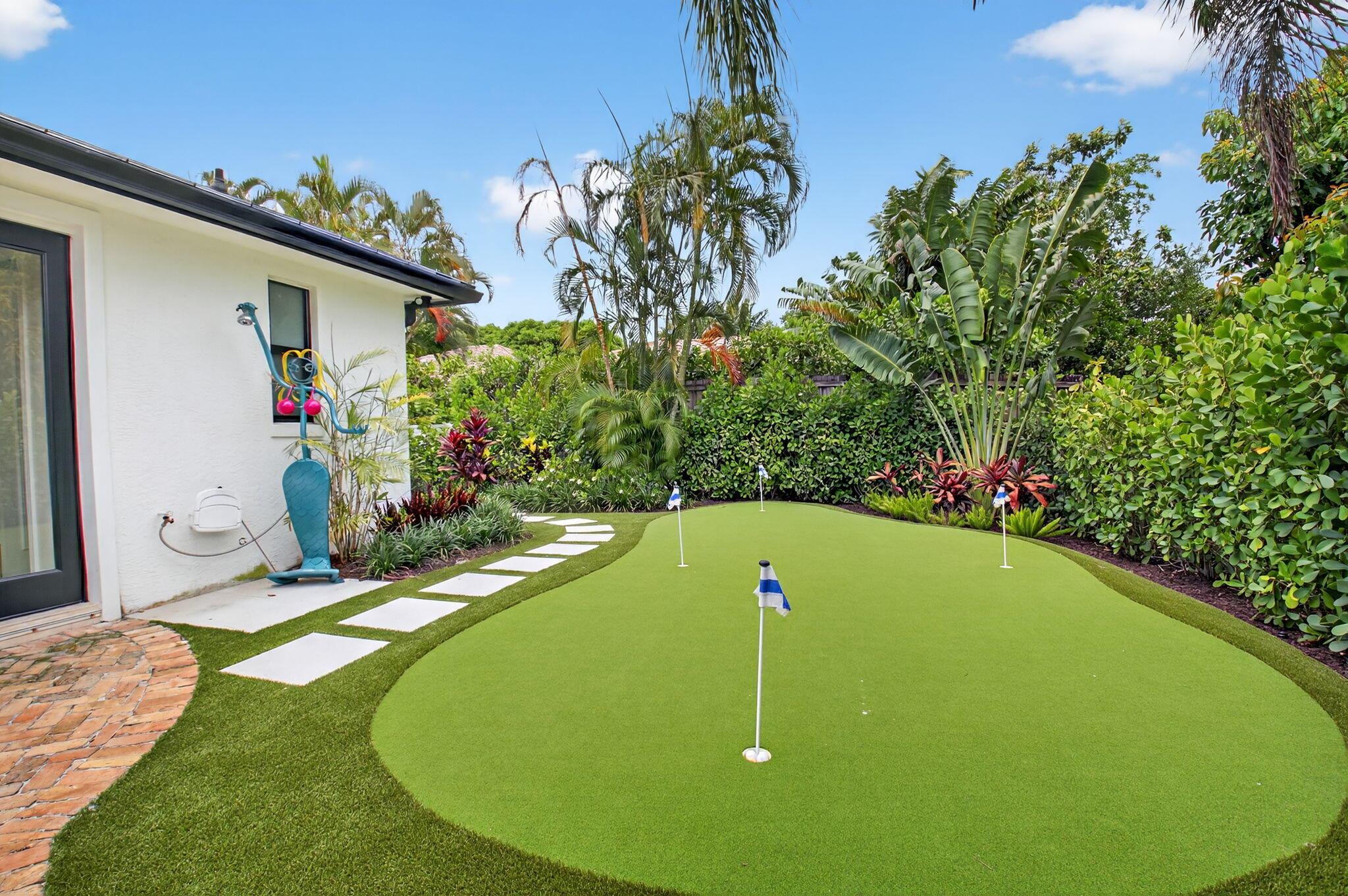 ESTATES MANGO DE PARIS - Residential