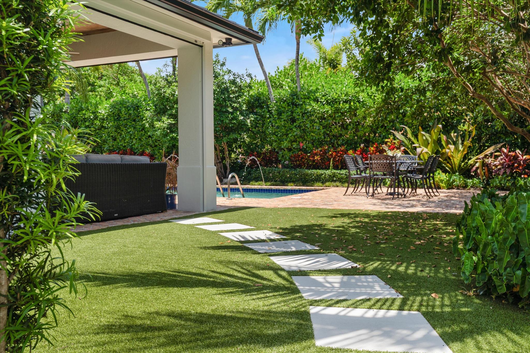 ESTATES MANGO DE PARIS - Residential