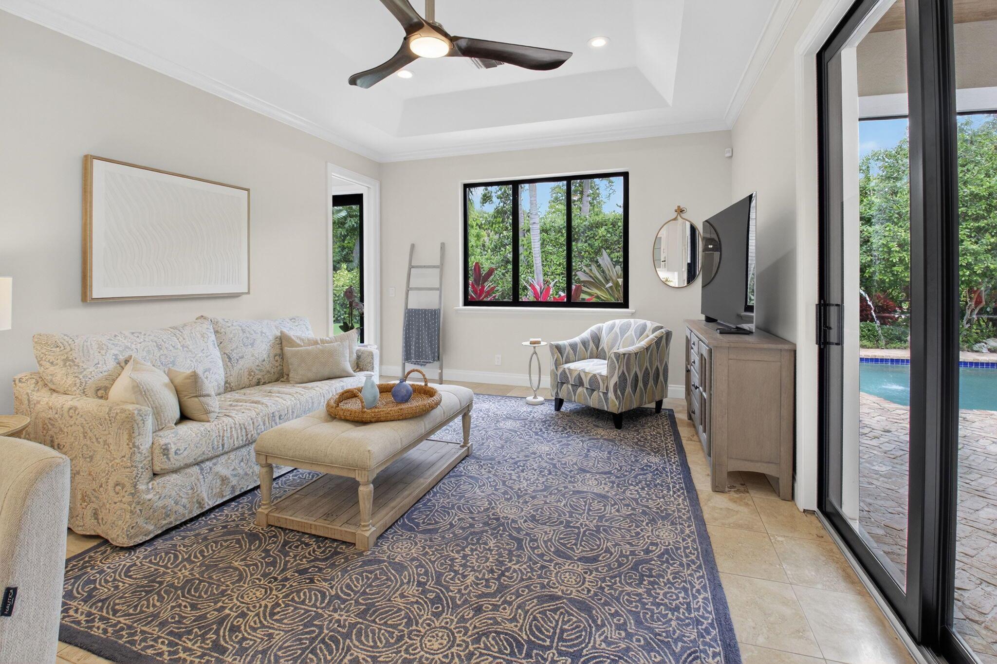 ESTATES MANGO DE PARIS - Residential