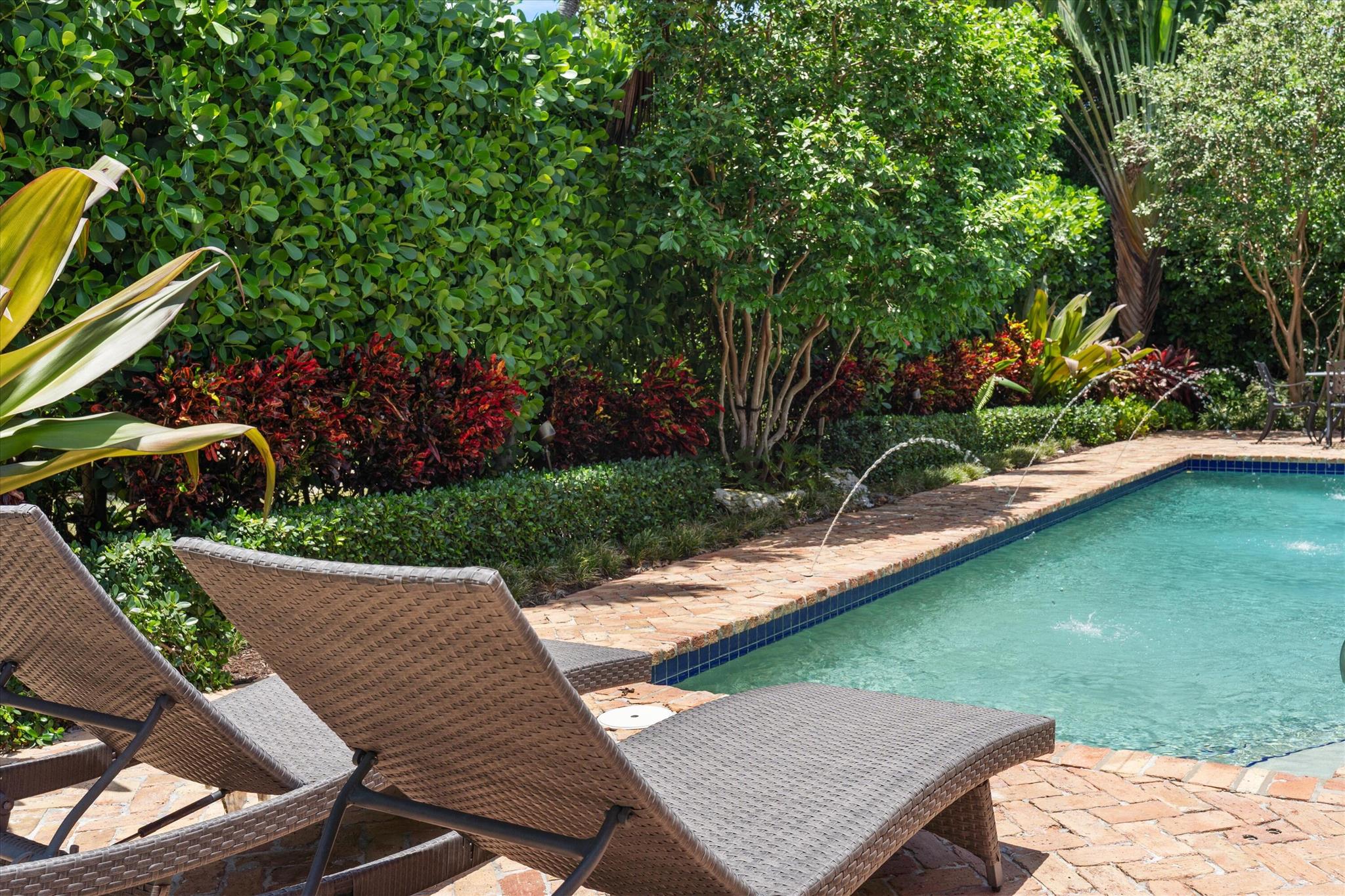 ESTATES MANGO DE PARIS - Residential