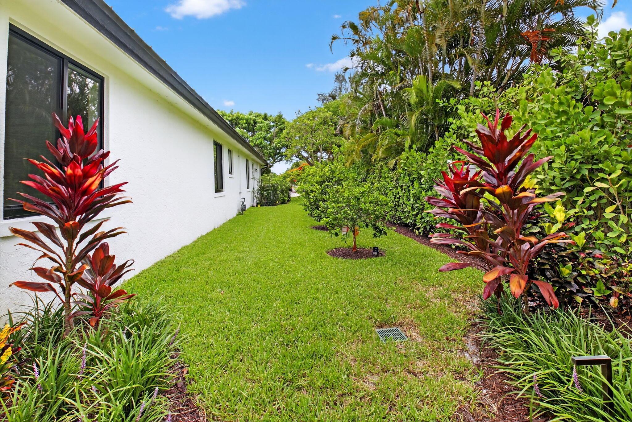 ESTATES MANGO DE PARIS - Residential