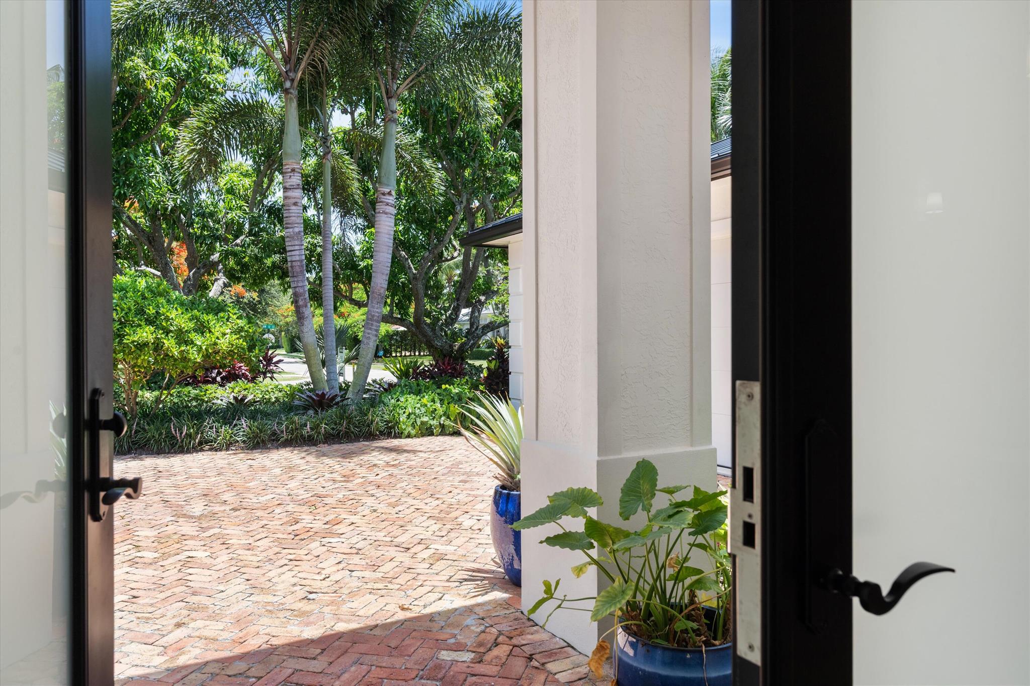 ESTATES MANGO DE PARIS - Residential