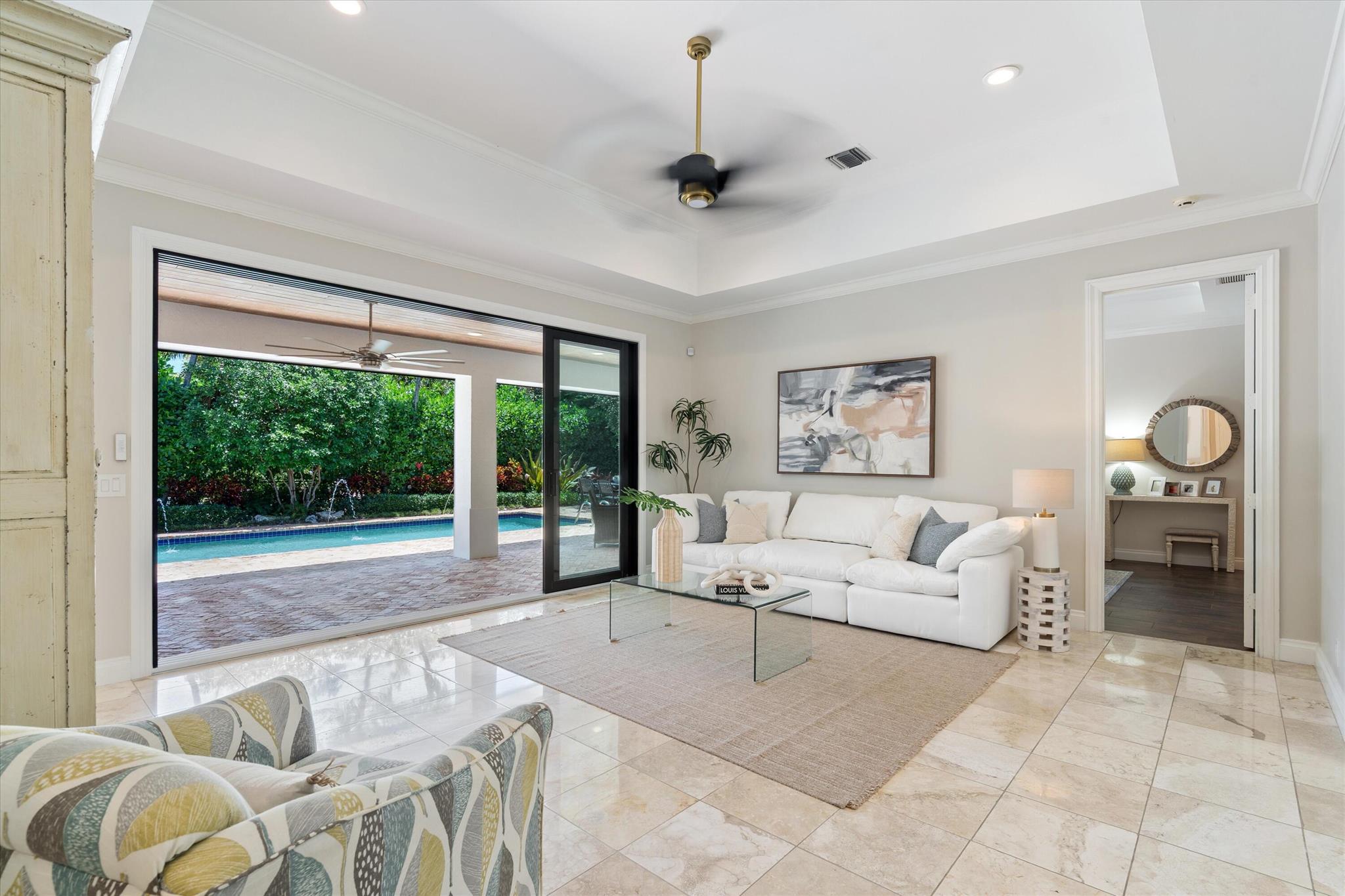 ESTATES MANGO DE PARIS - Residential