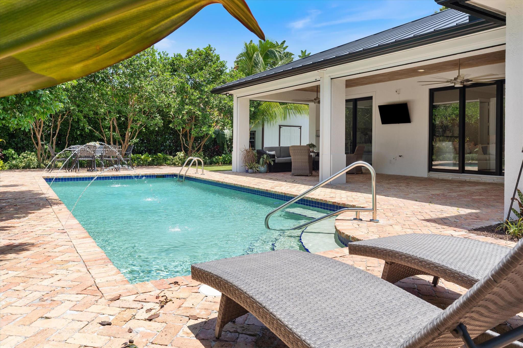 ESTATES MANGO DE PARIS - Residential