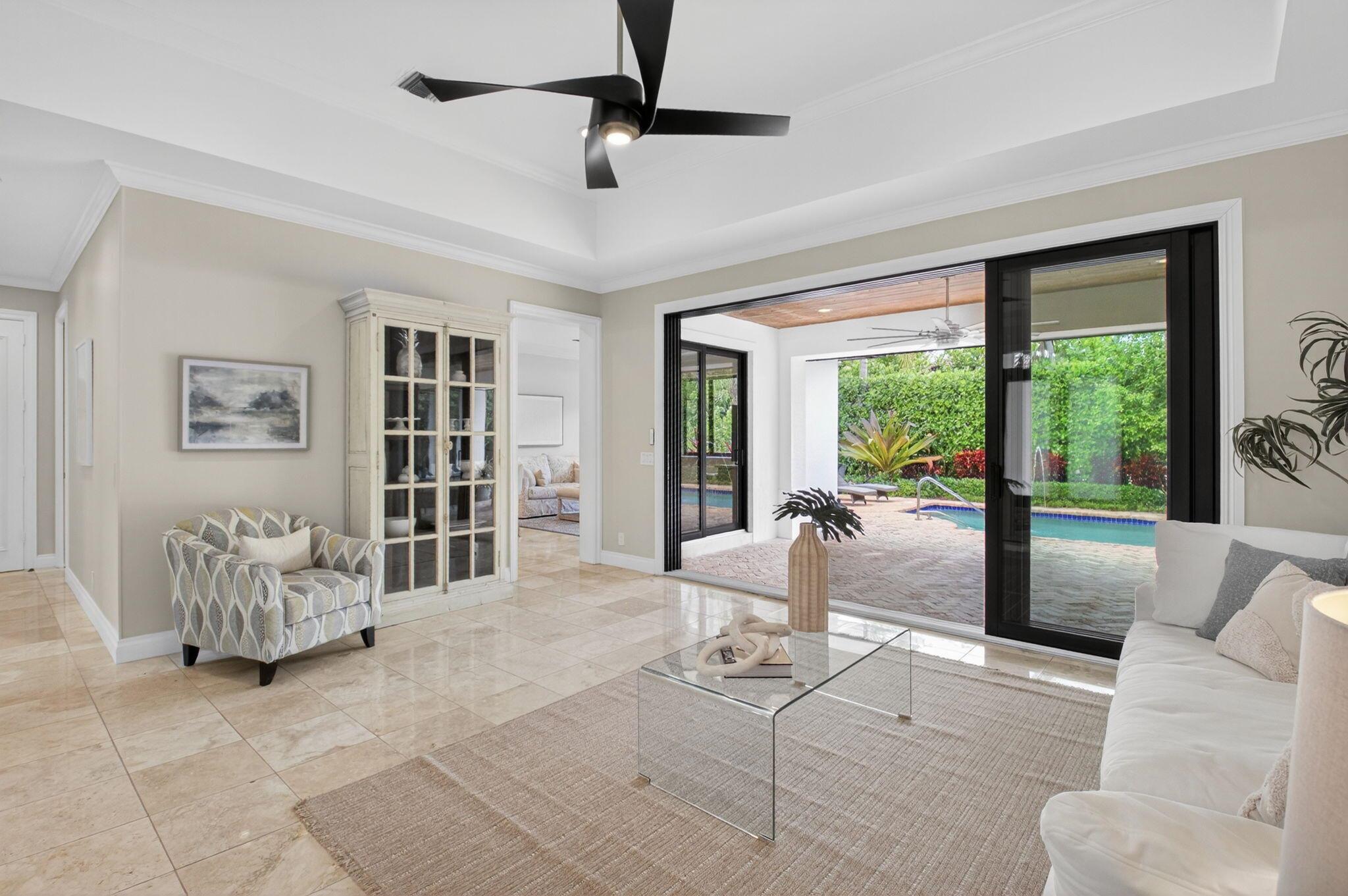 ESTATES MANGO DE PARIS - Residential