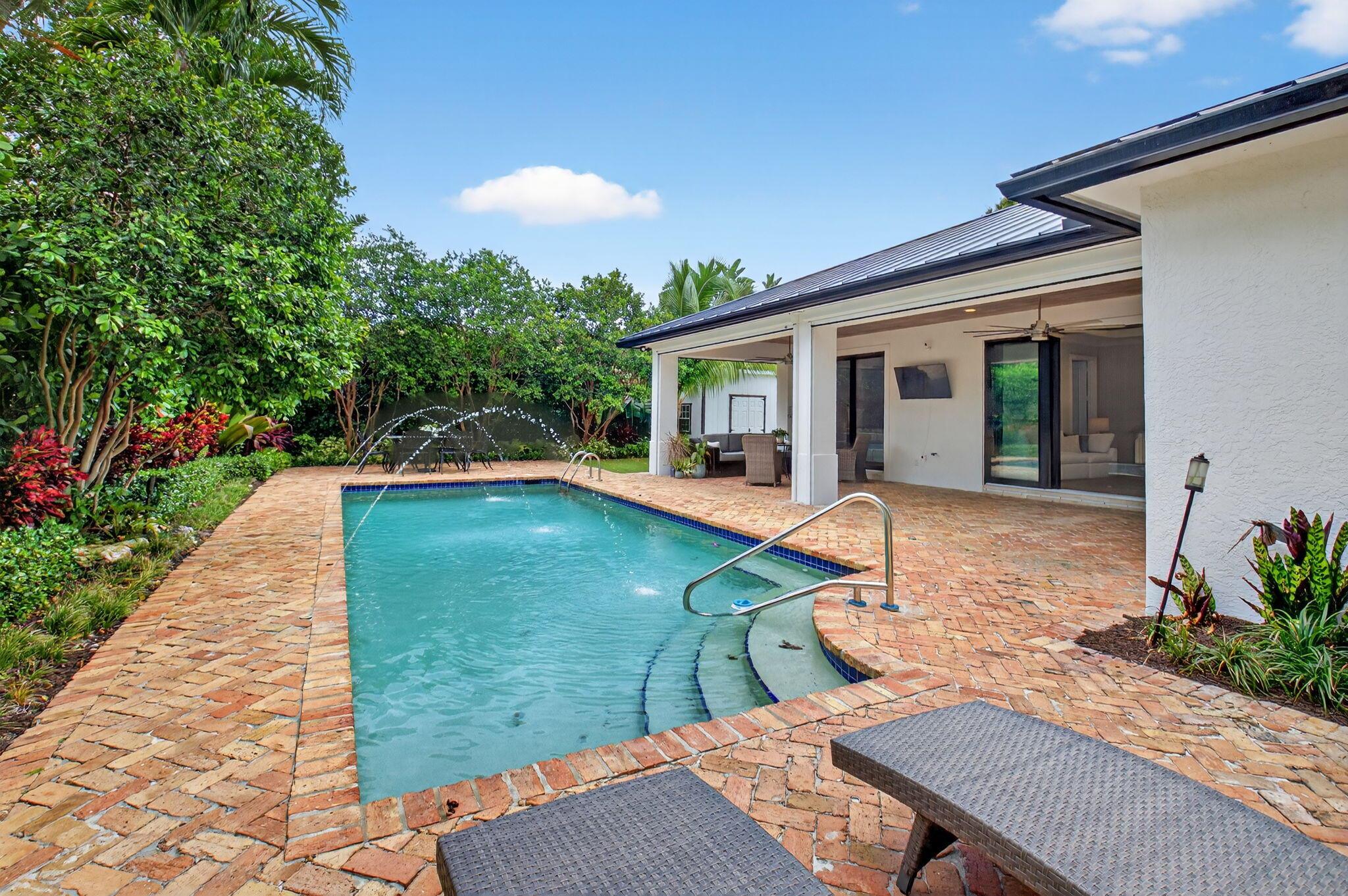 ESTATES MANGO DE PARIS - Residential