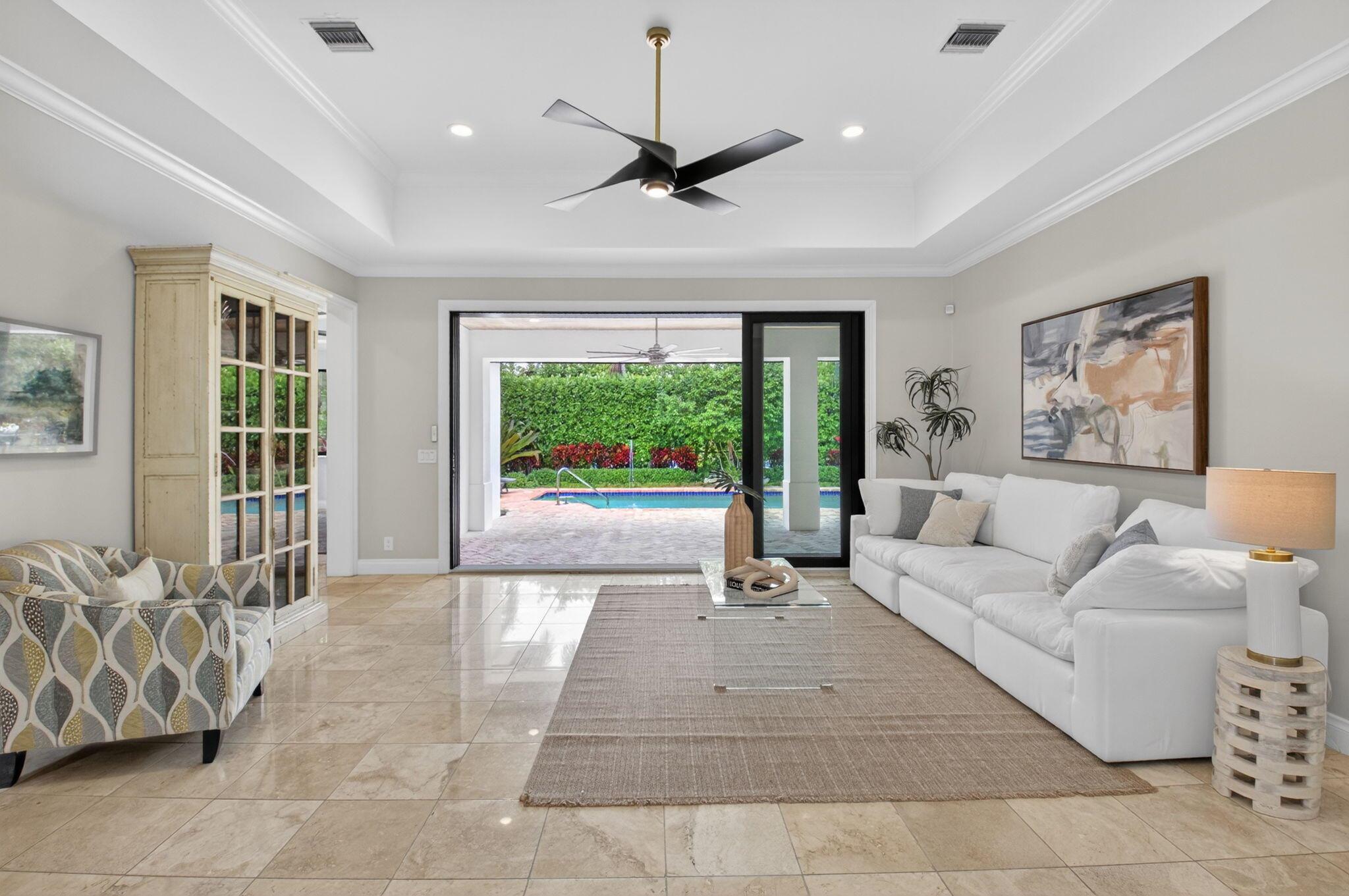 ESTATES MANGO DE PARIS - Residential