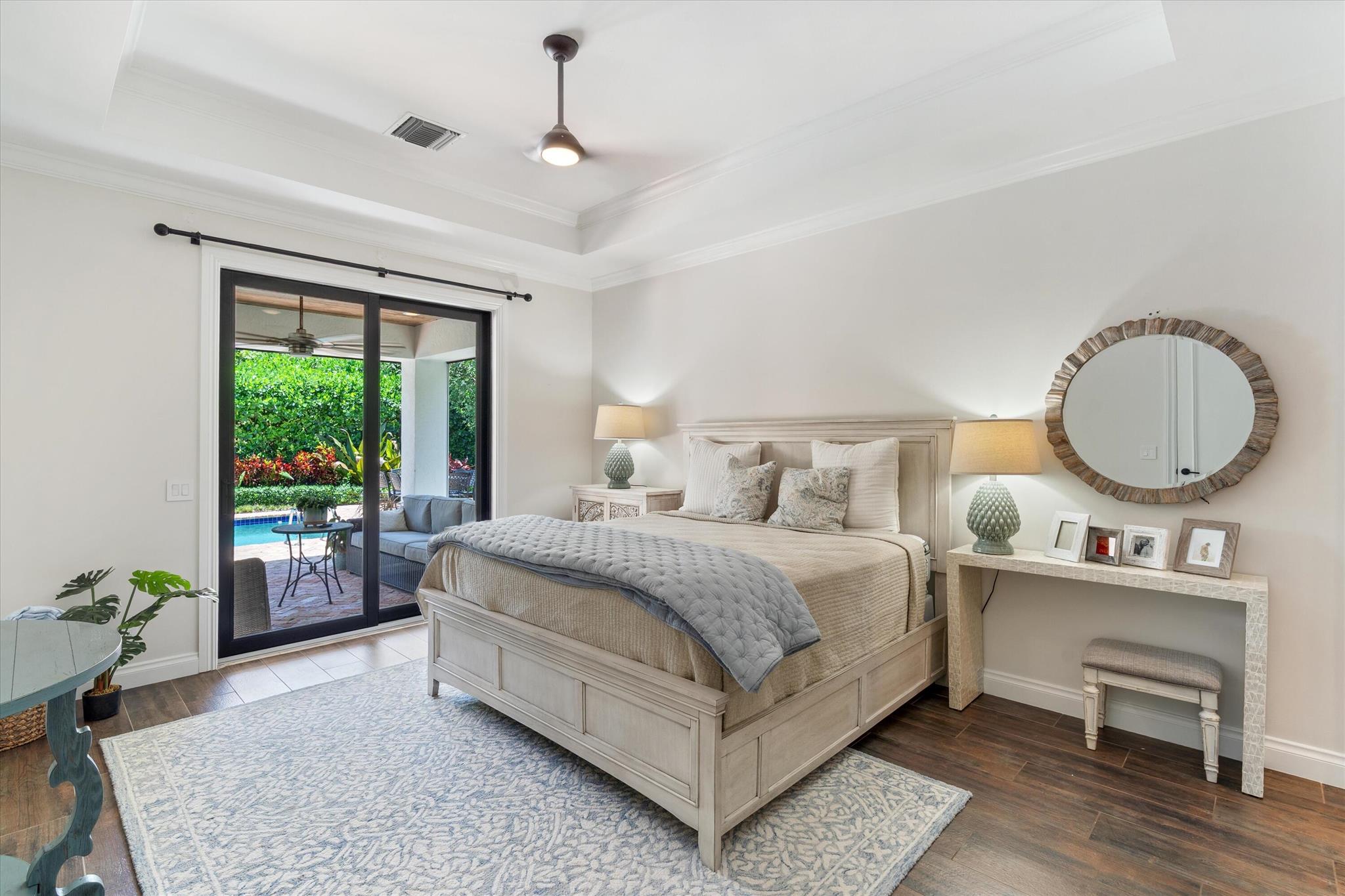 ESTATES MANGO DE PARIS - Residential