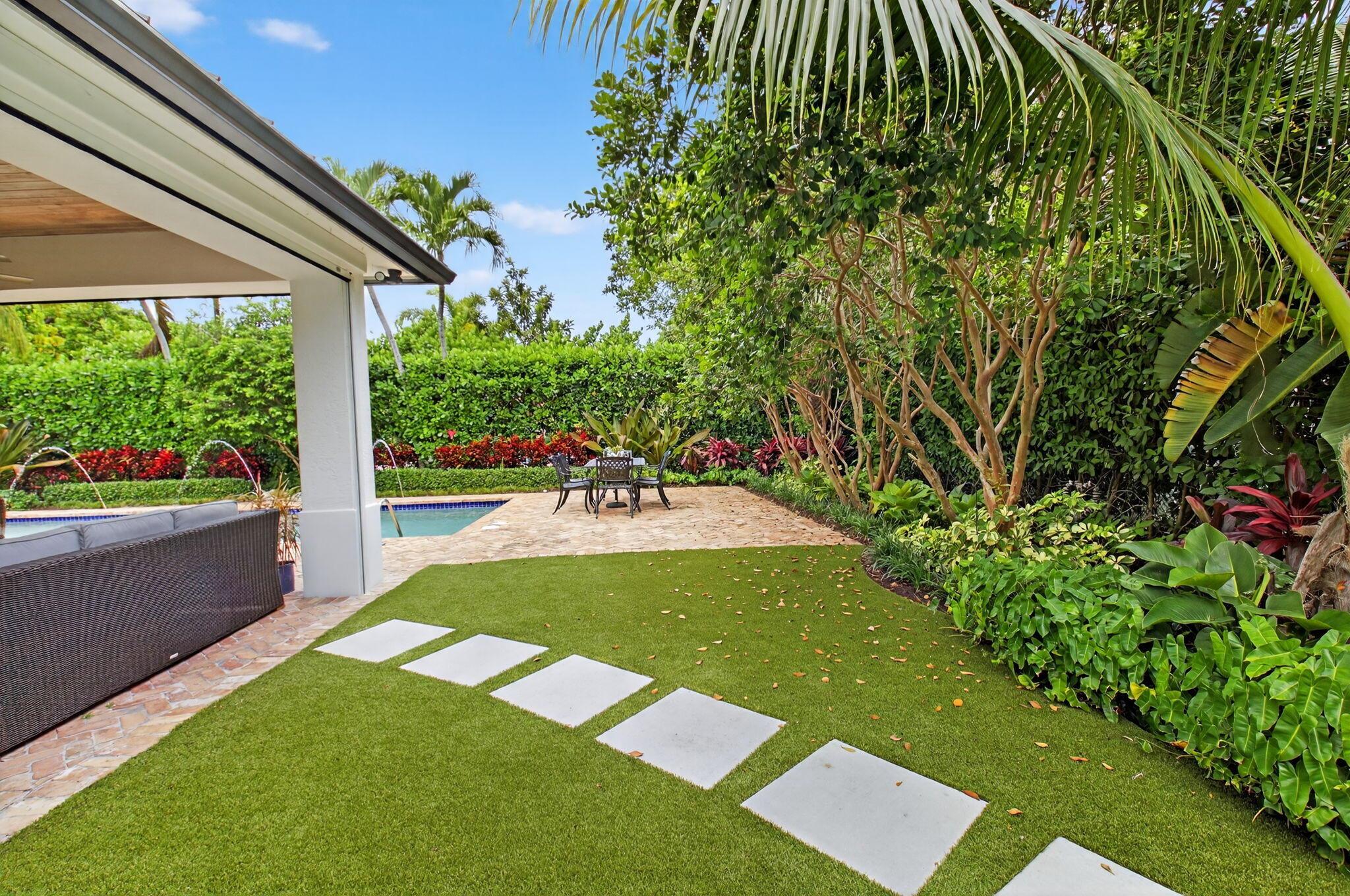 ESTATES MANGO DE PARIS - Residential