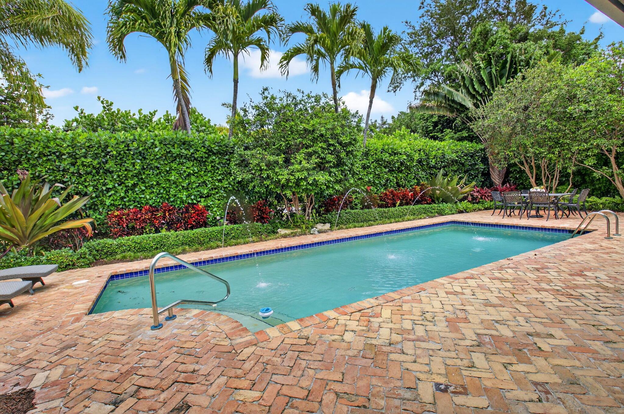 ESTATES MANGO DE PARIS - Residential