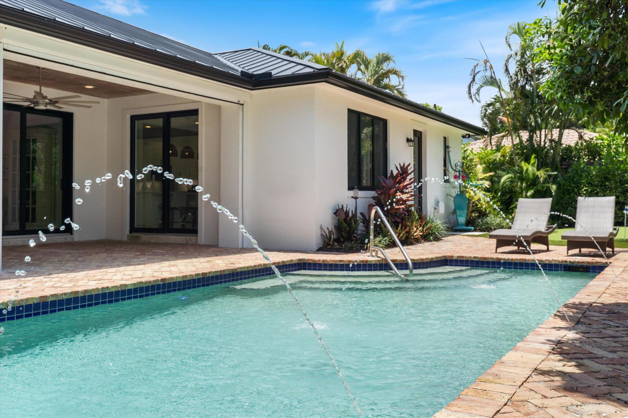 ESTATES MANGO DE PARIS - Residential