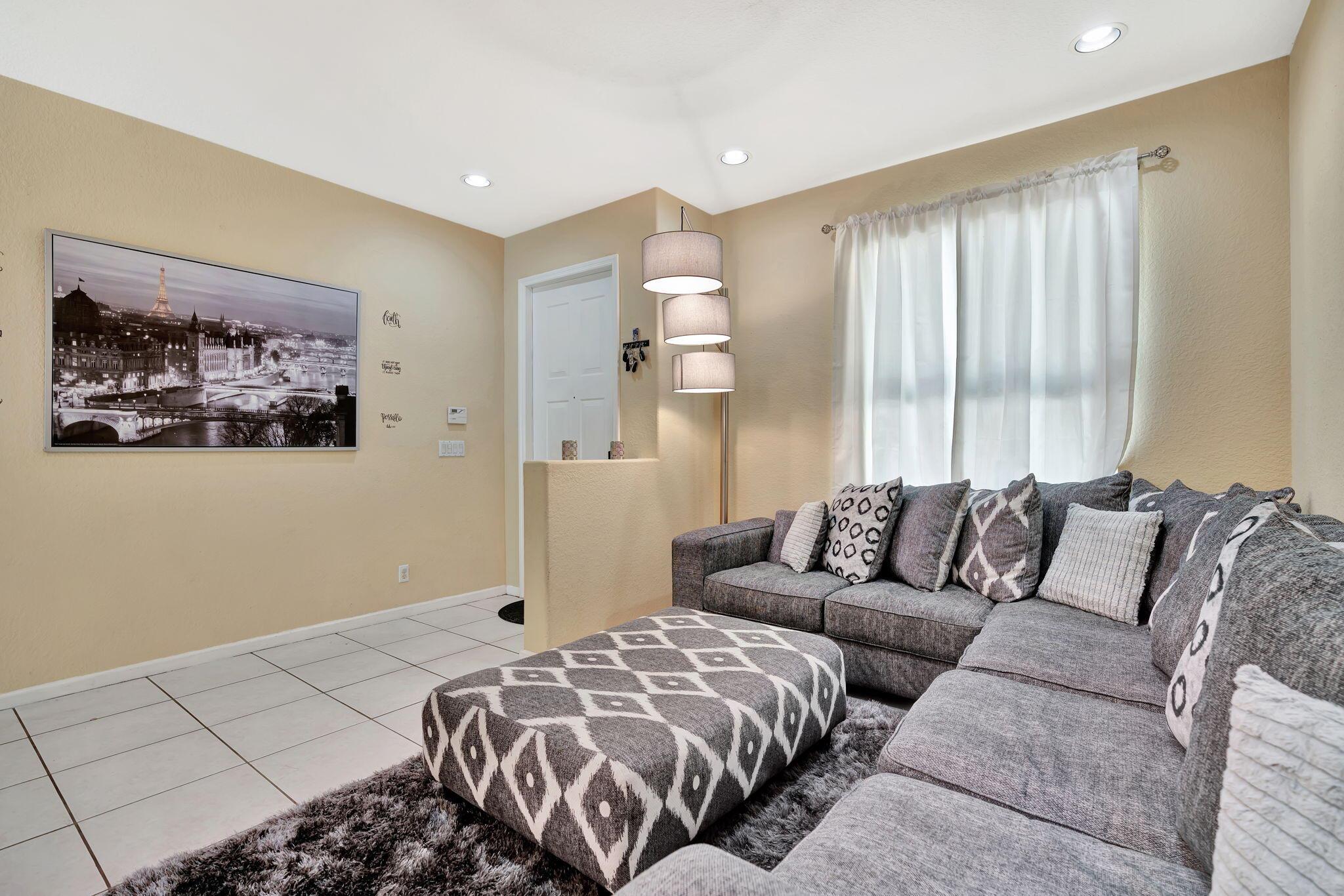 4463 Lake Tahoe Circle