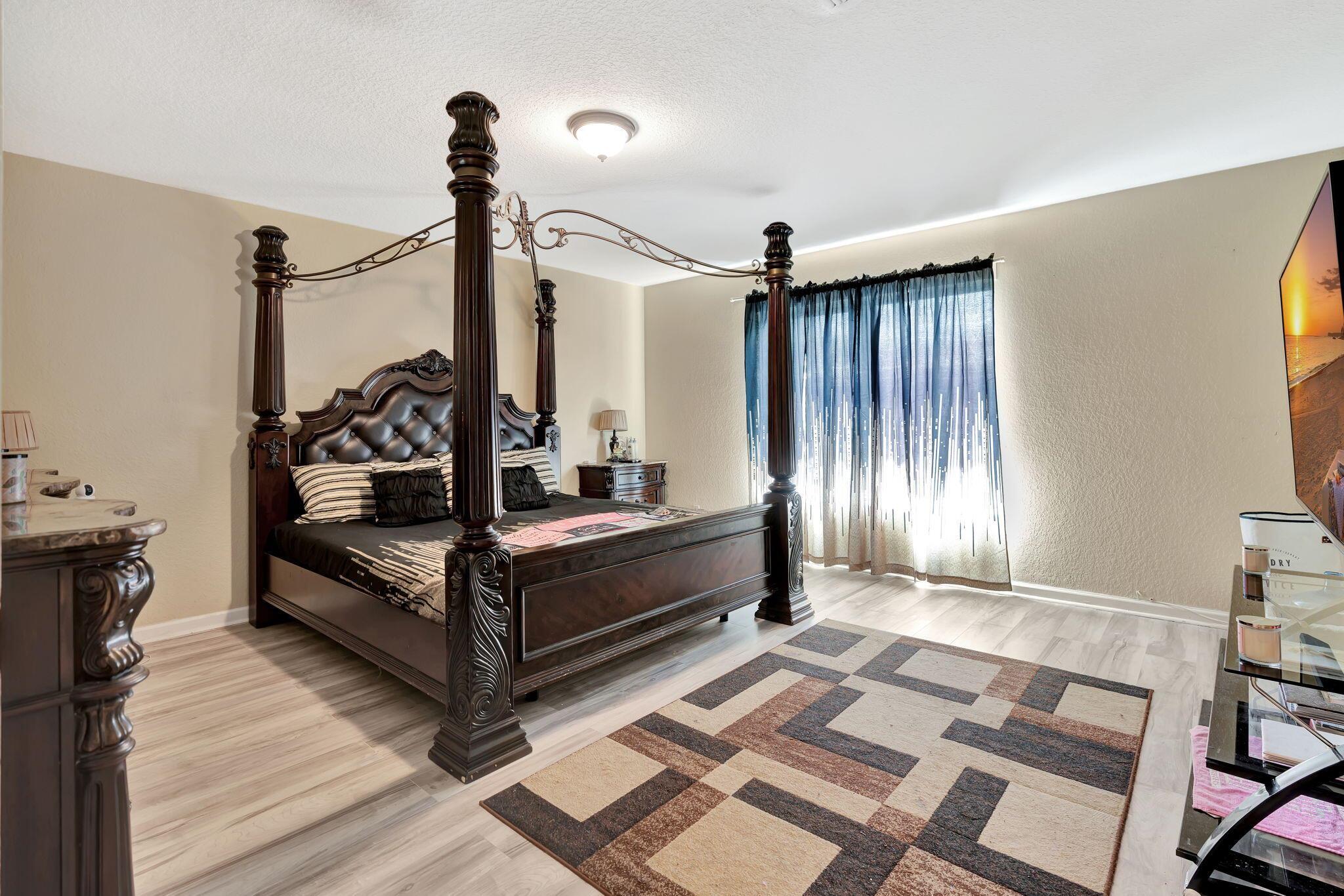 4463 Lake Tahoe Circle