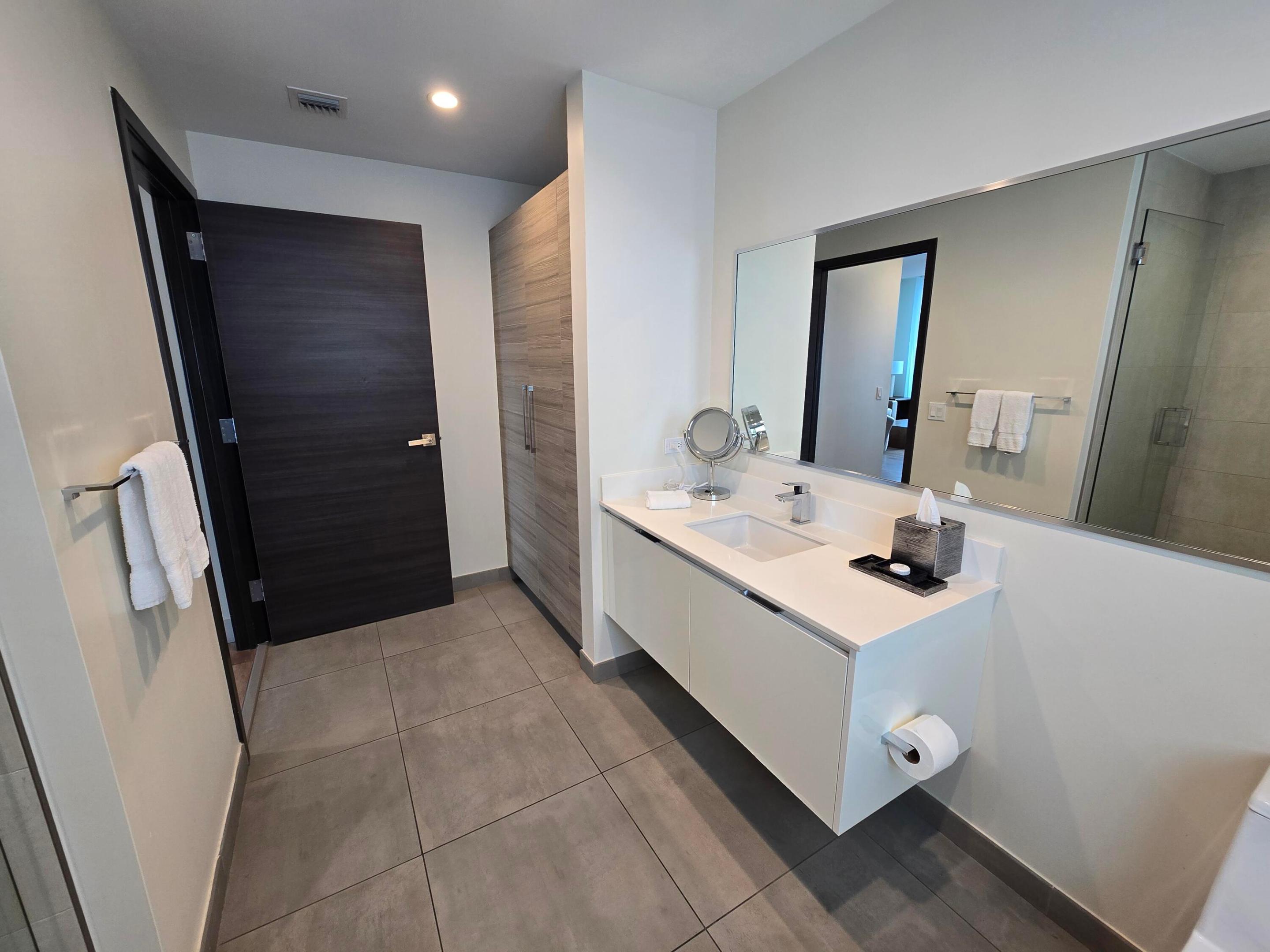 COSTA HOLLYWOOD CONDO - Residential