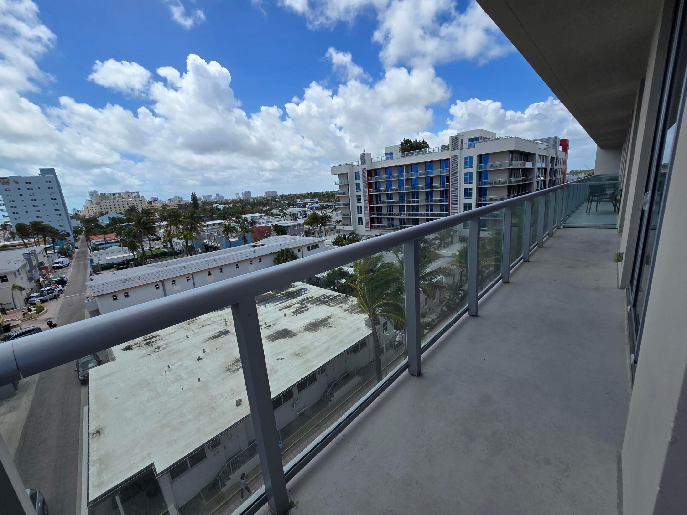 COSTA HOLLYWOOD CONDO - Residential